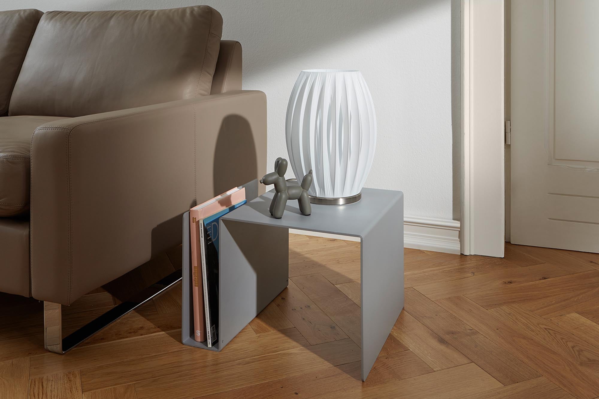 Eleganter HUK Tisch: Perfekte Ergänzung für zeitgemässe Interieurs.