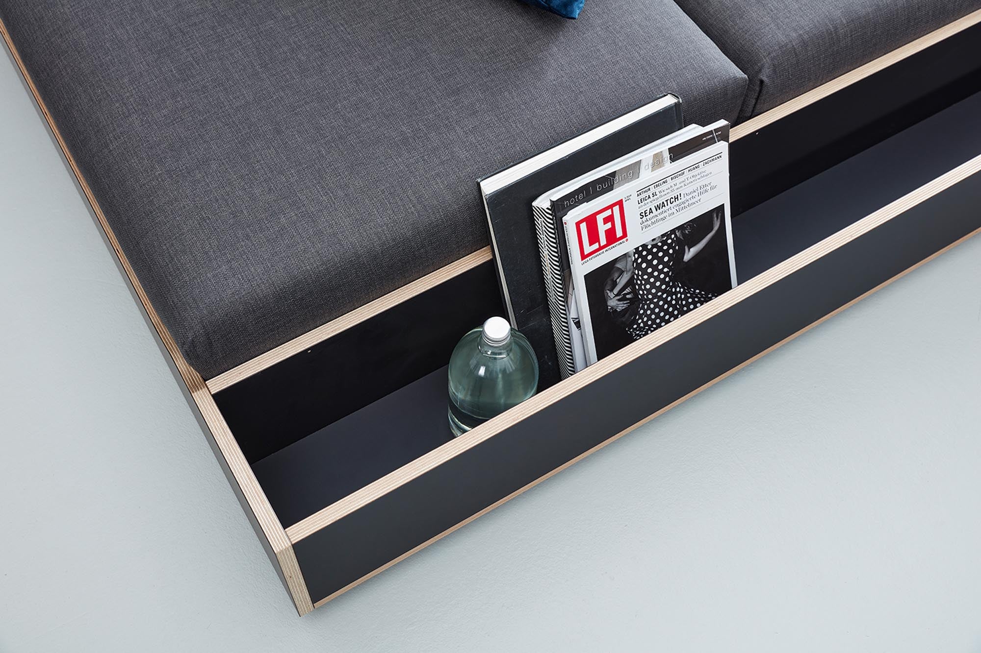 MAUDE Bett: Zeitloses Design für moderne Schlafzimmerästhetik.