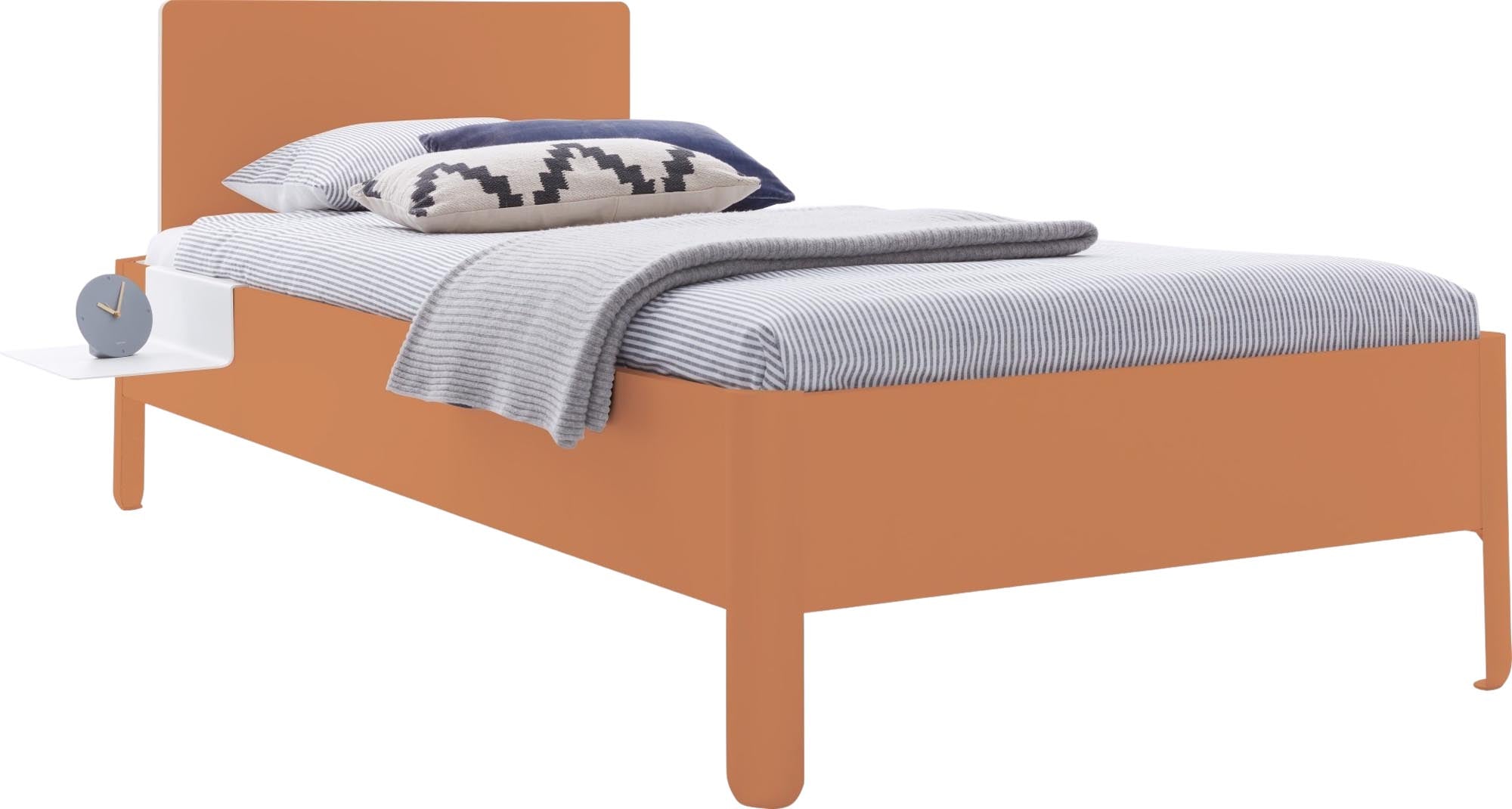 Entdecke das Nait Einzelbett 120 cm mit Kopfteil: minimalistisches Design, hohe Stabilität und individuelle Farbauswahl für dein Schlafzimmer.