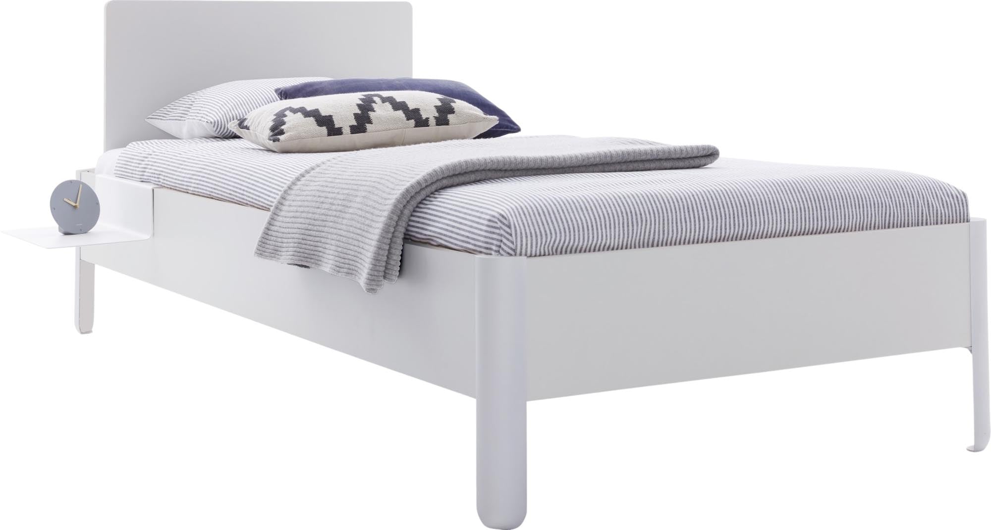 Erlebe das Nait Einzelbett 120 cm mit elegantem Kopfteil von Müller Möbelwerkstätten – zeitloses Design, robuste Bauweise und vielfältige Farboptionen.