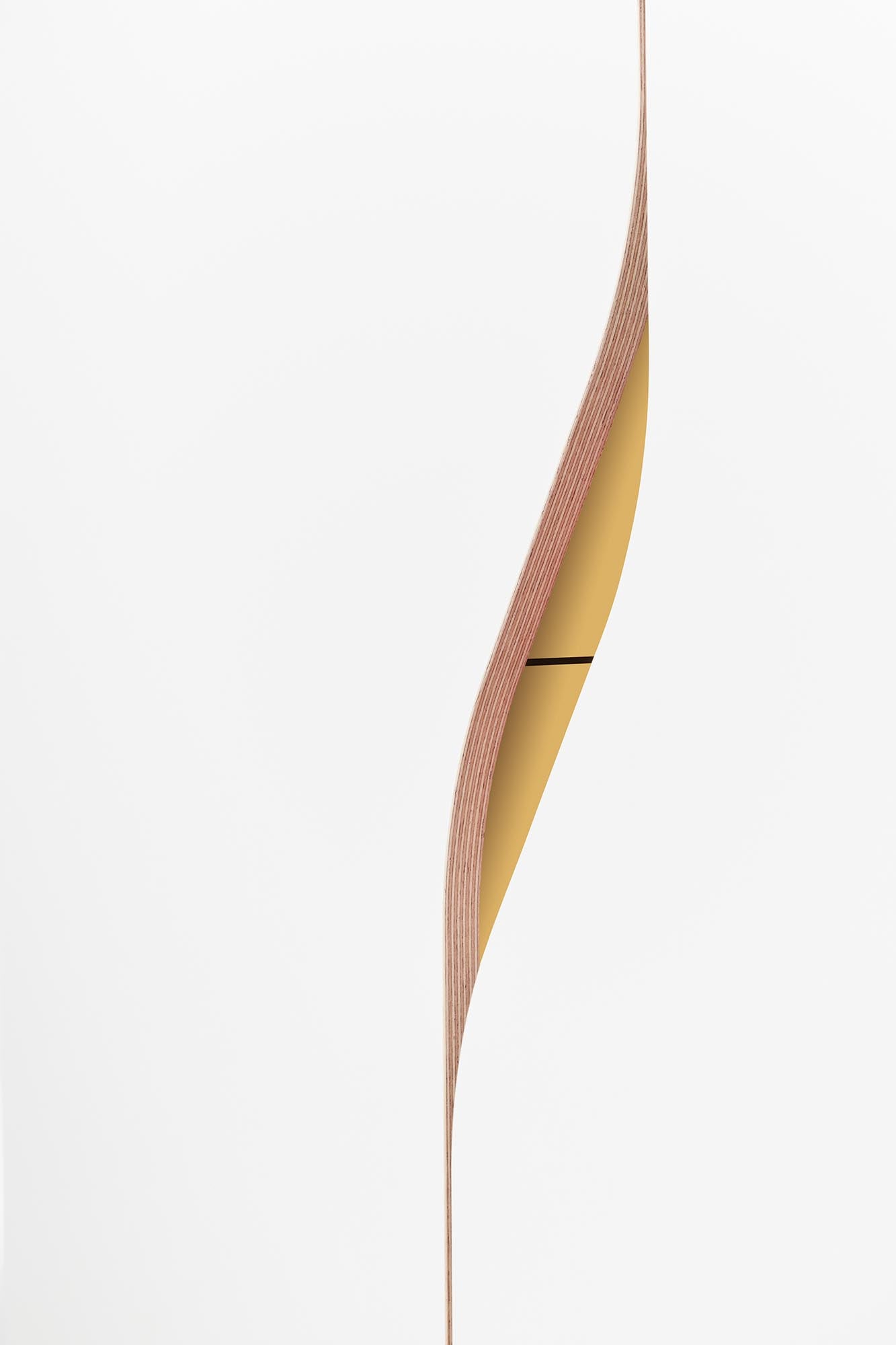 Plane Schrank V2: Minimalistisches Design trifft auf Funktionalität.