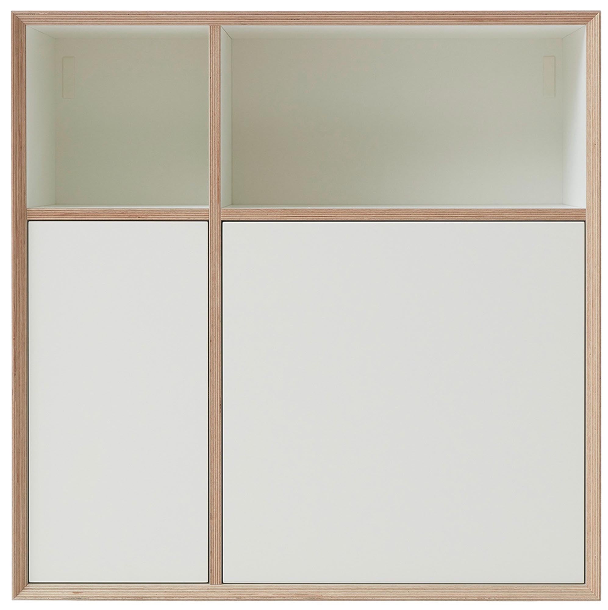 Vielseitiges VERTIKO PLY: Weisses Birkenholz, grifflos, push-to-open, als Sekretär oder Minibar nutzbar.