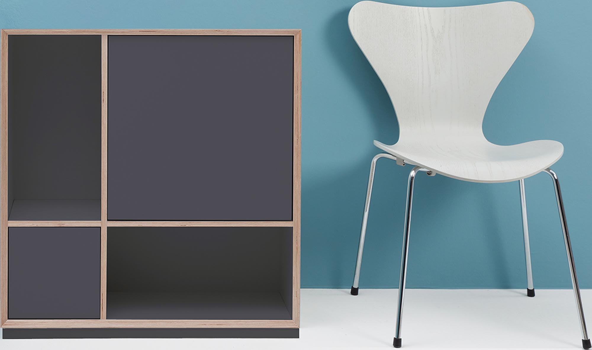 Vertiko Ply FOUR: Modernes Design trifft auf funktionale Eleganz.