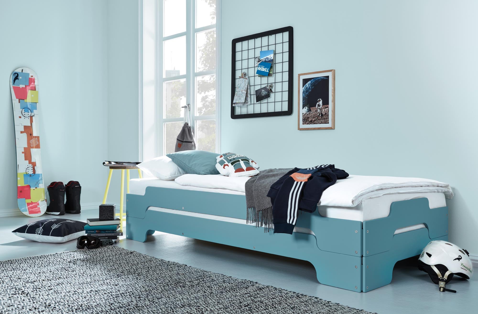 Stapelliege Klassik in Silbertannenblau präsentiert im Onlineshop von KAQTU Design AG. Bett ist von Müller Möbelwerkstätten