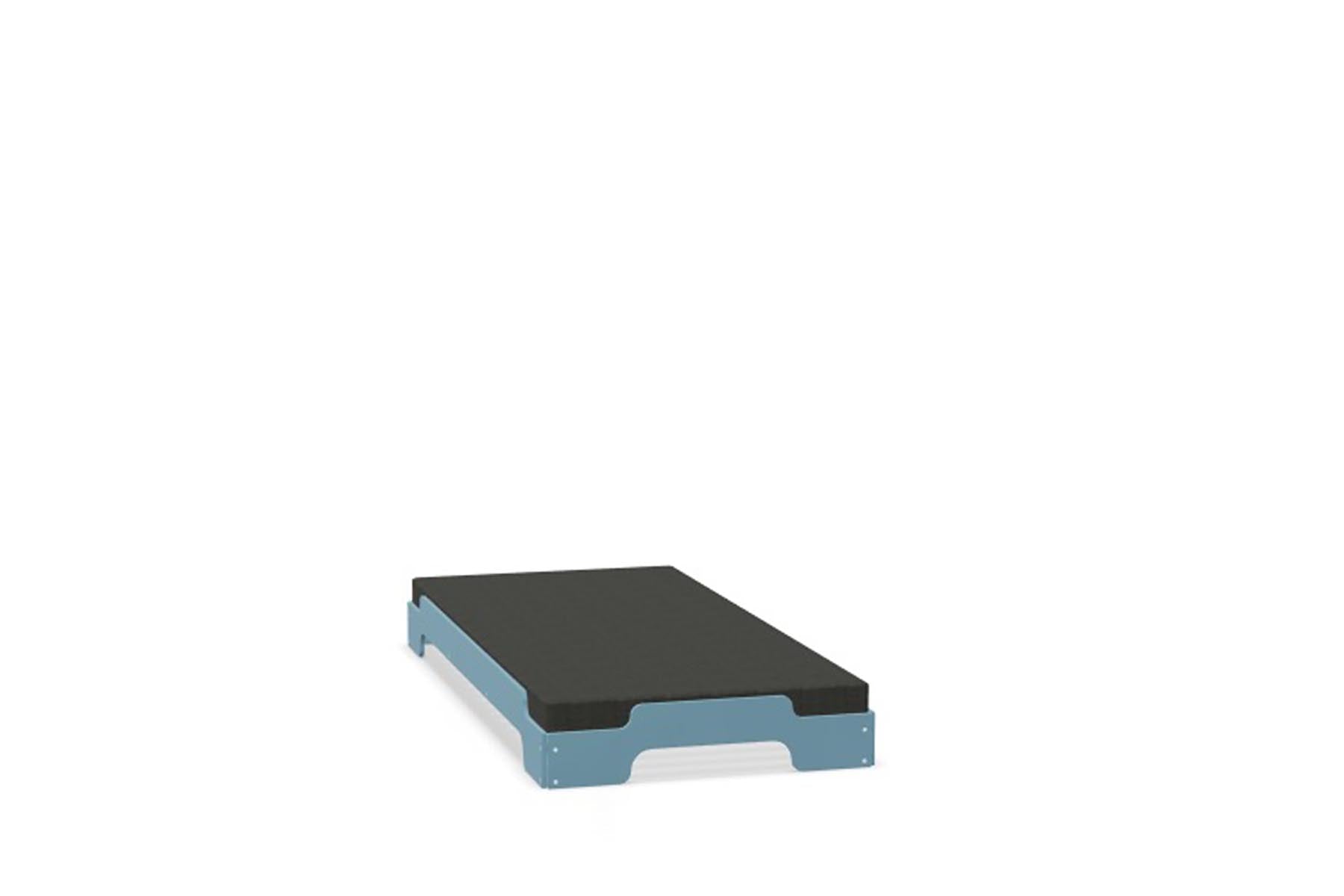 Stapelliege Klassik in Silbertannenblau präsentiert im Onlineshop von KAQTU Design AG. Bett ist von Müller Möbelwerkstätten