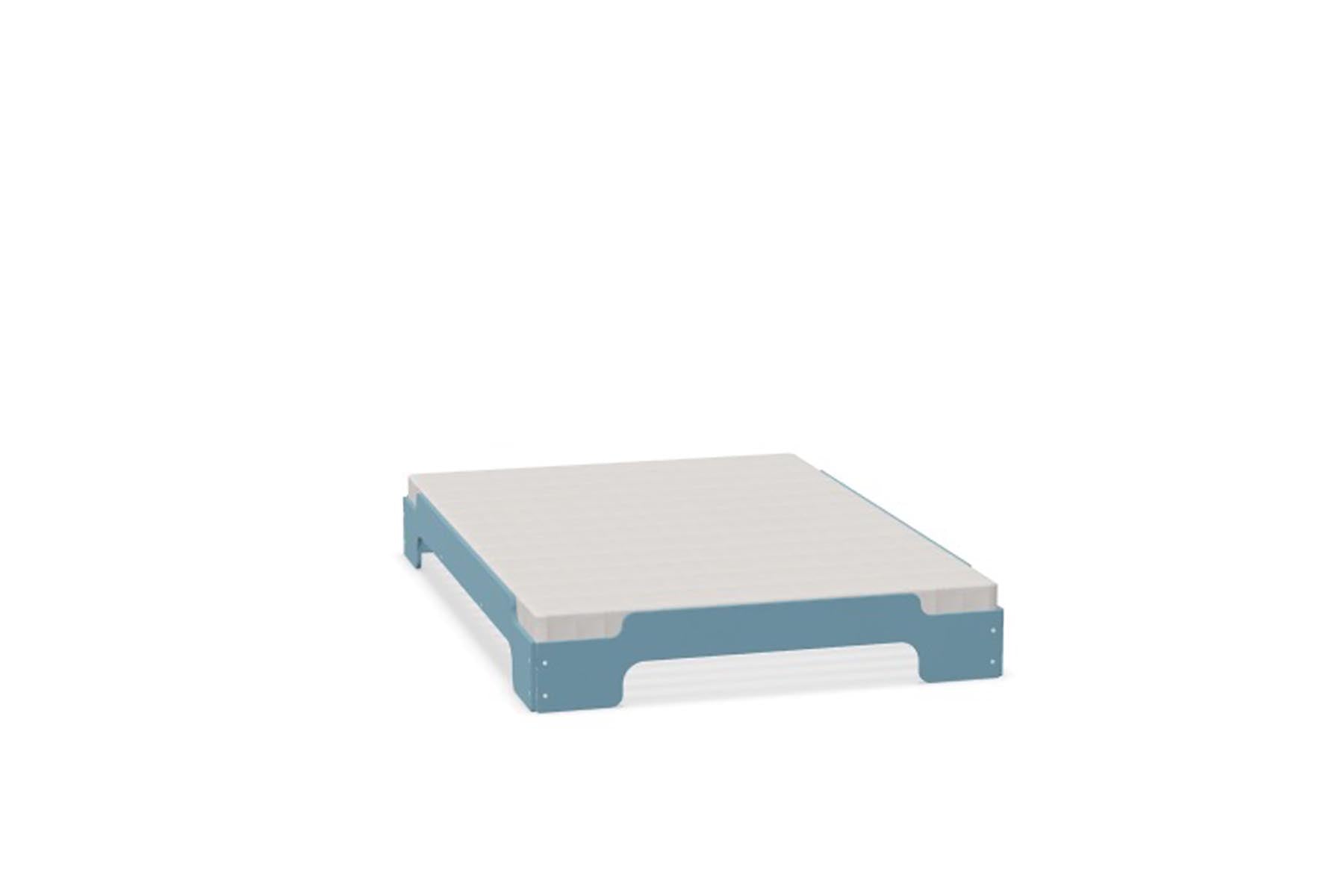 Platzsparende Stapelliege Komfort: Innovatives Design von Müller.