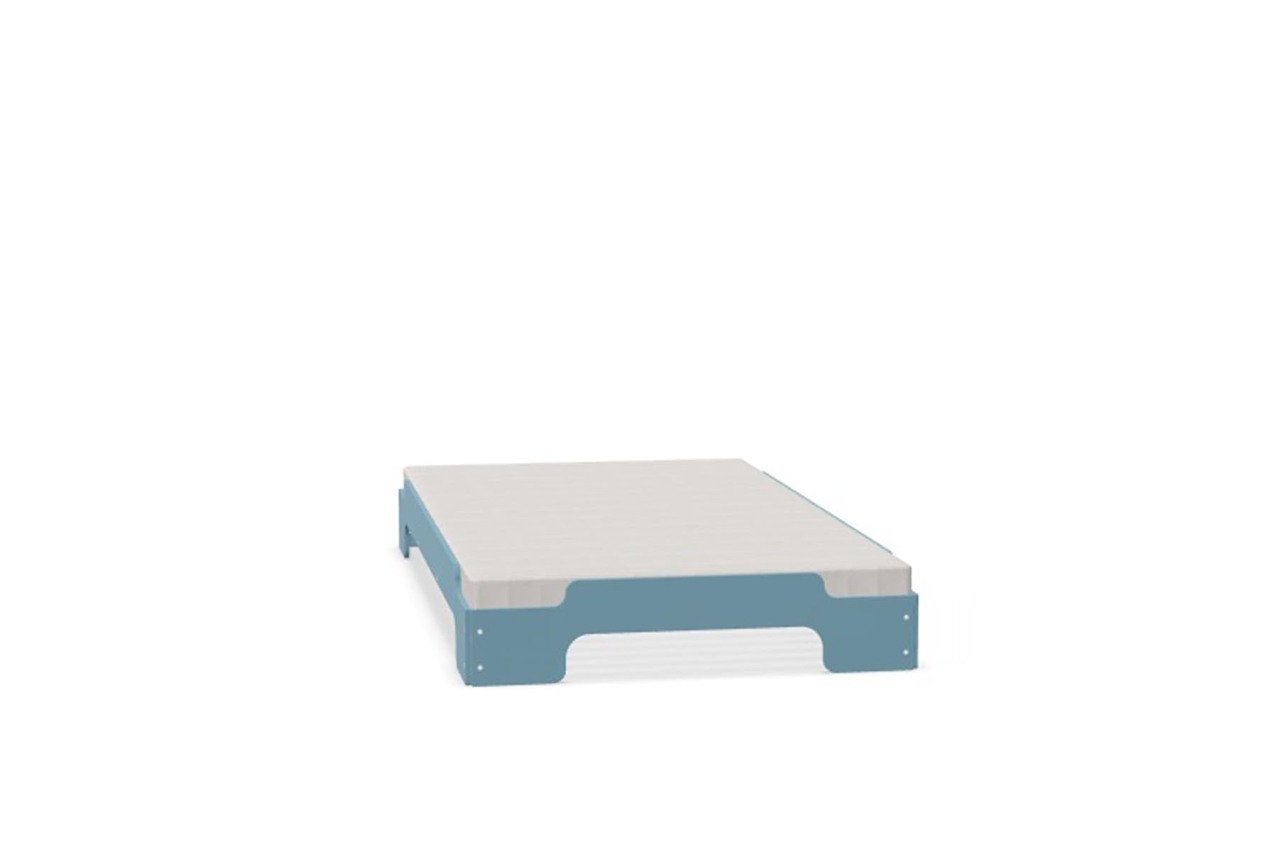 Stapelliege Komfort in Silbertannenblau präsentiert im Onlineshop von KAQTU Design AG. Bett ist von Müller Möbelwerkstätten