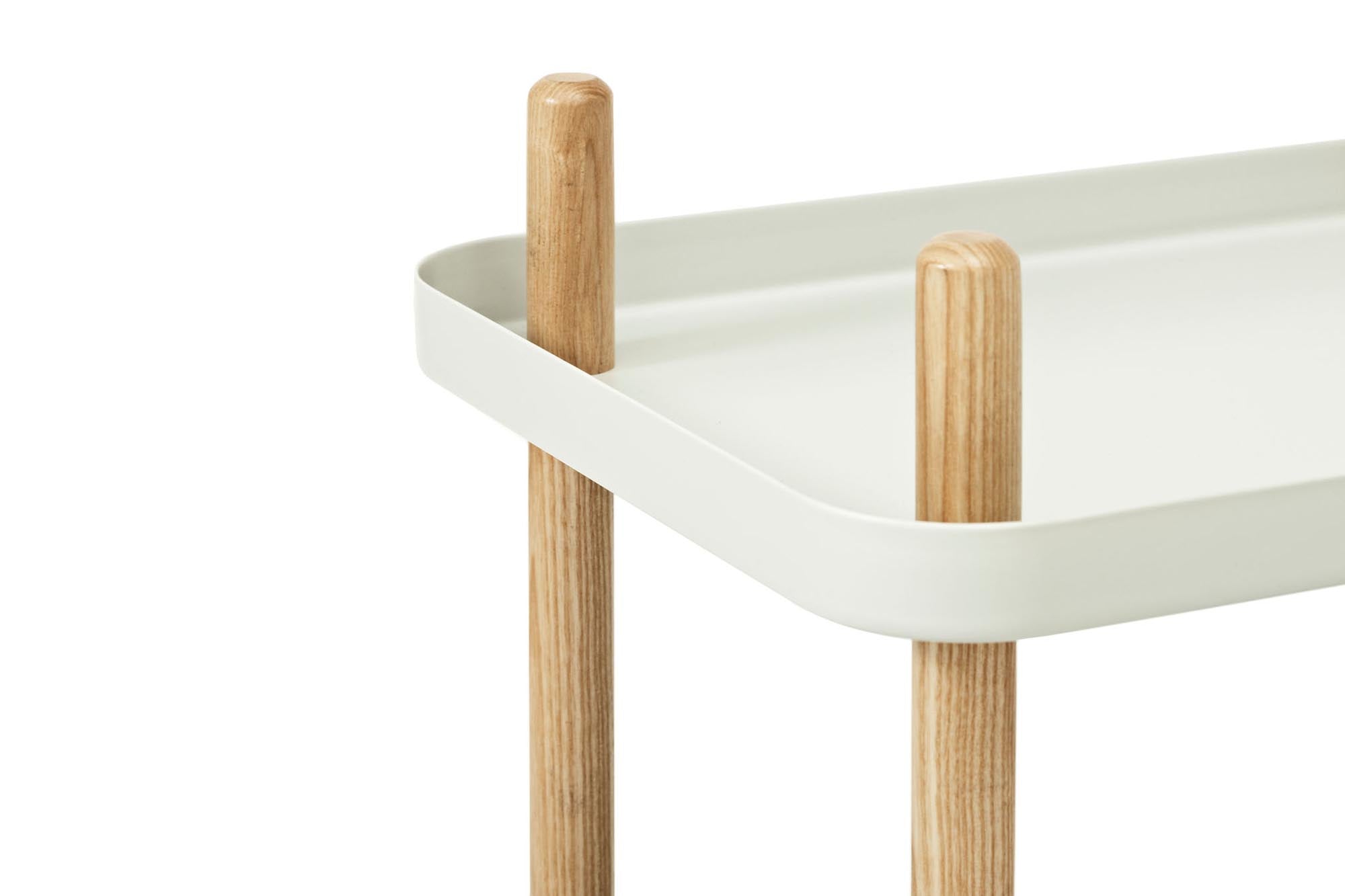 Vielseitiger Block Tisch von Normann Copenhagen – ideal als Beistelltisch oder Servierwagen, modern und mobil auf Rollen.