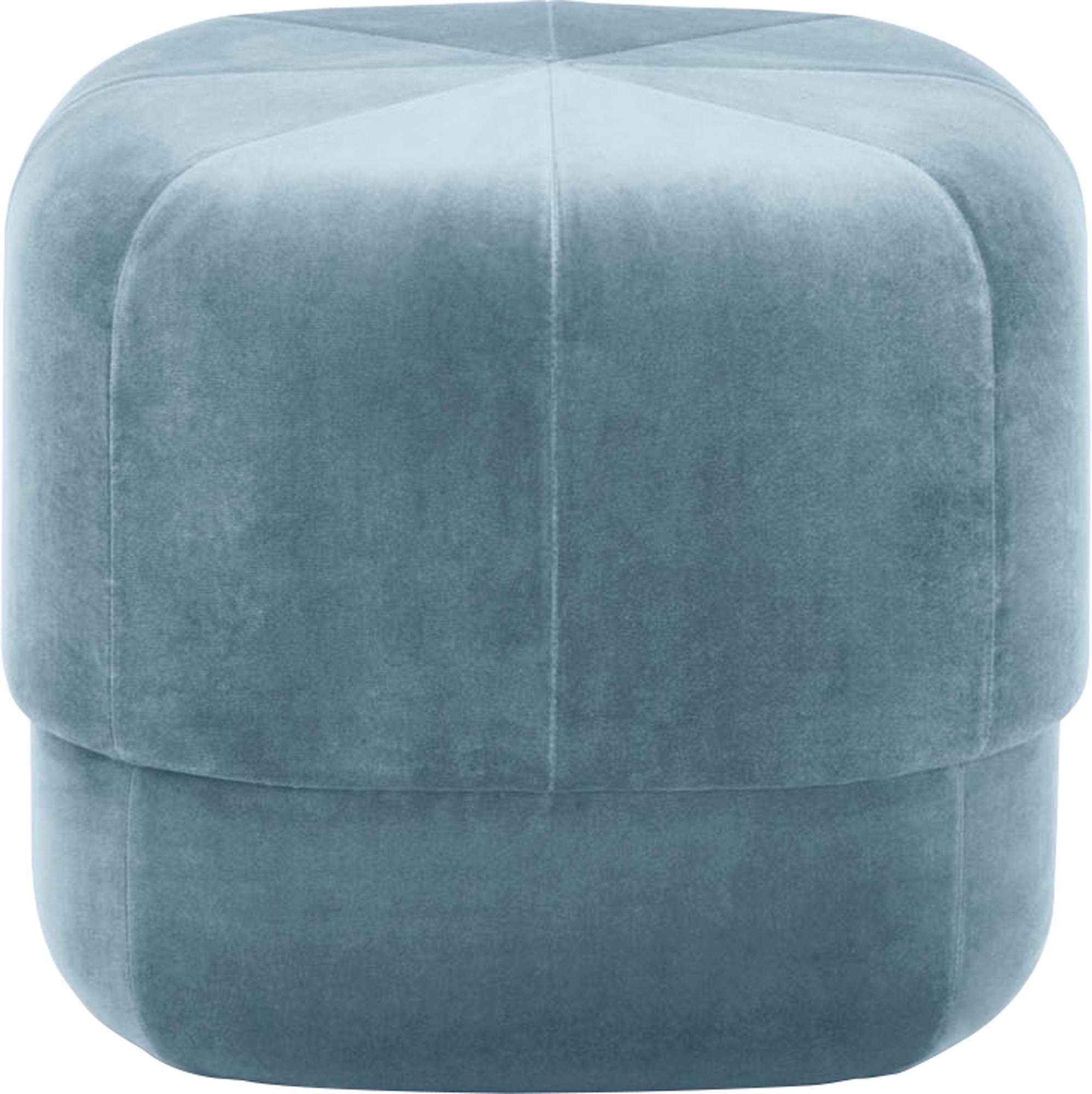 Circus Pouf Klein hellblau/Velour in  präsentiert im Onlineshop von KAQTU Design AG. Pouf ist von Normann Copenhagen