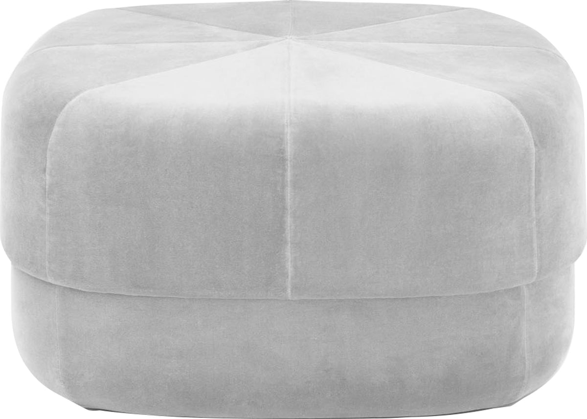 Circus Pouf Gross beige/Velour in präsentiert im Onlineshop von KAQTU Design AG. Pouf ist von Normann Copenhagen