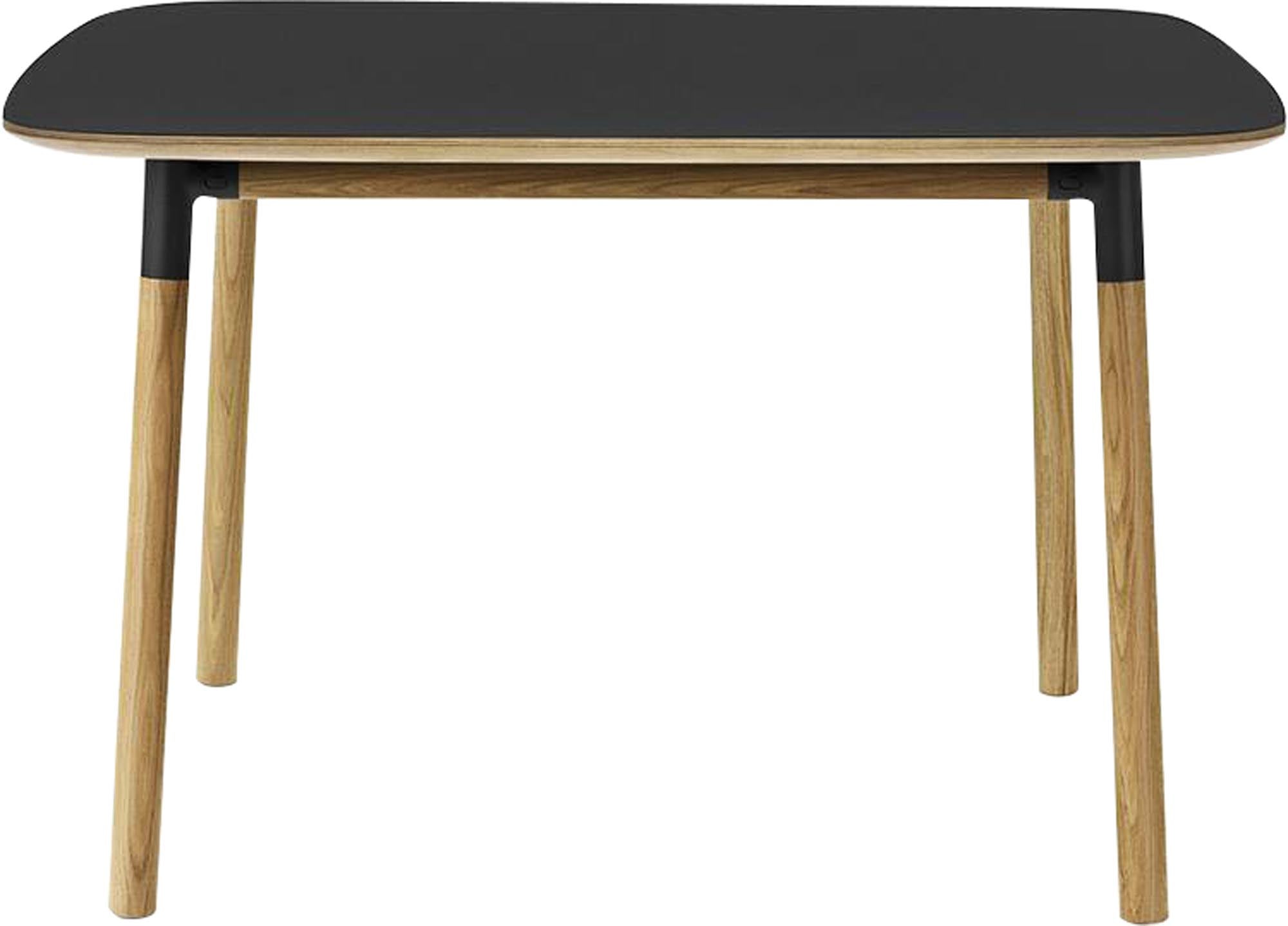Form Tisch 120x120 von Normann Copenhagen: Stilvoll und funktional.