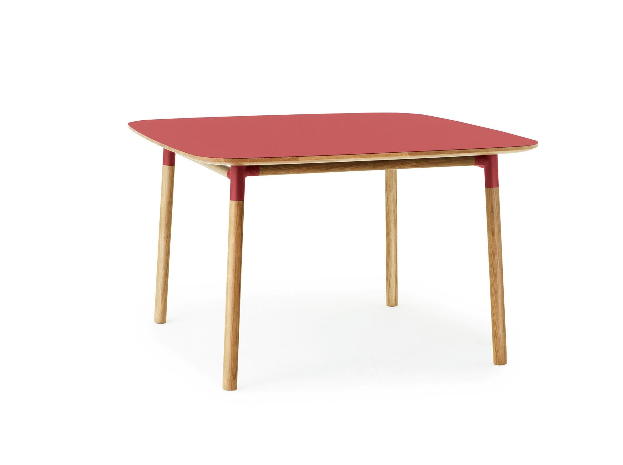 Erleben Sie den Form Tisch 120x120 von Normann Copenhagen – ein elegantes, skandinavisches Design, das Funktionalität und Ästhetik perfekt kombiniert.