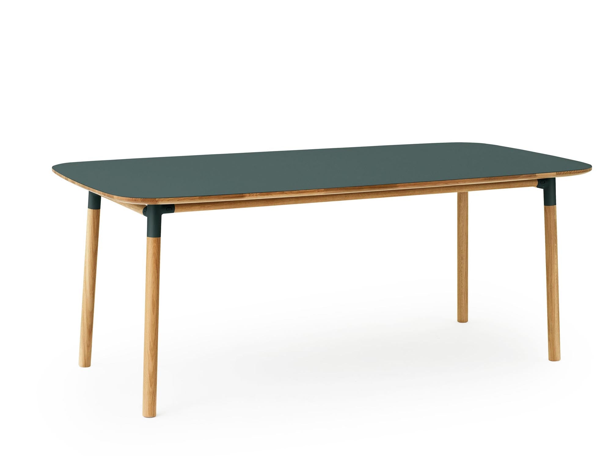 Entdecken Sie den Form Tisch 95 x 200 von Normann Copenhagen – ein elegantes, minimalistisches Design, das Ihr Esszimmer bereichert.