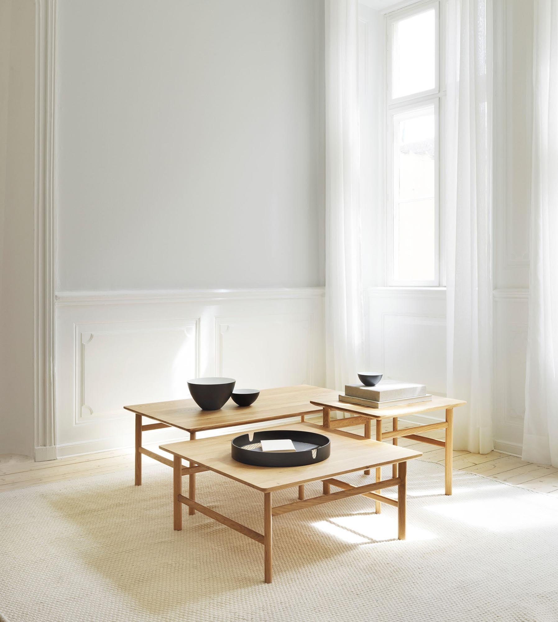 Moderner Grow Couchtisch von Normann Copenhagen aus feinem Holz.