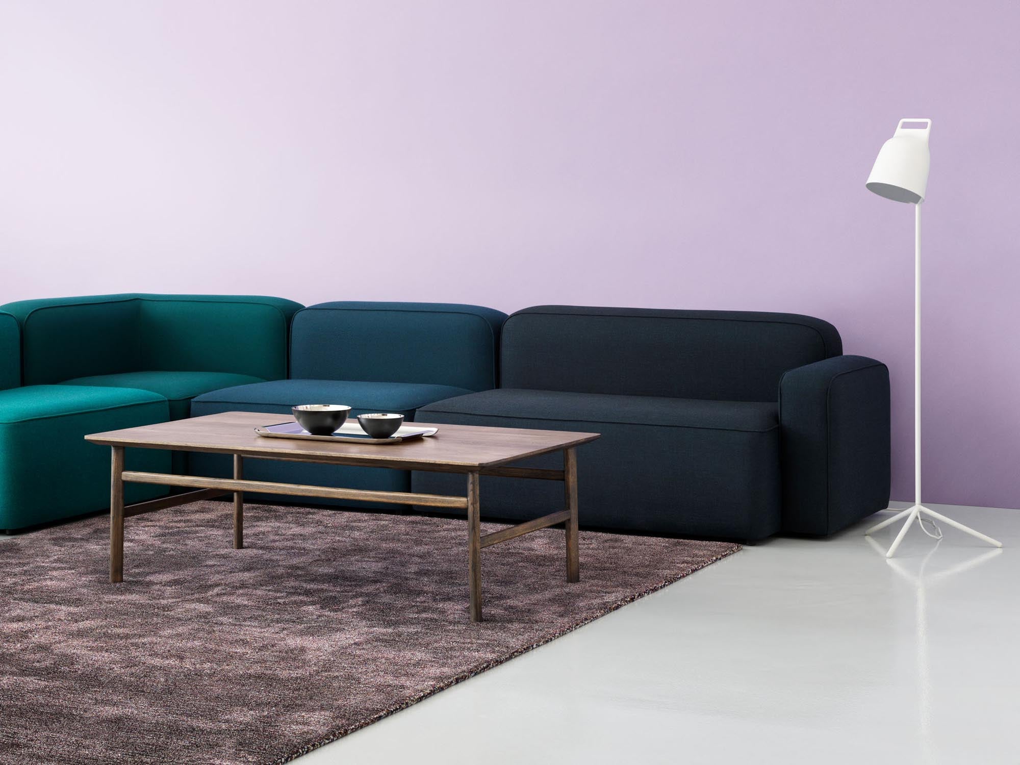 Eleganter Grow Couchtisch von Normann Copenhagen, gefertigt aus hochwertigem Holz für stilvolles Wohnen.
