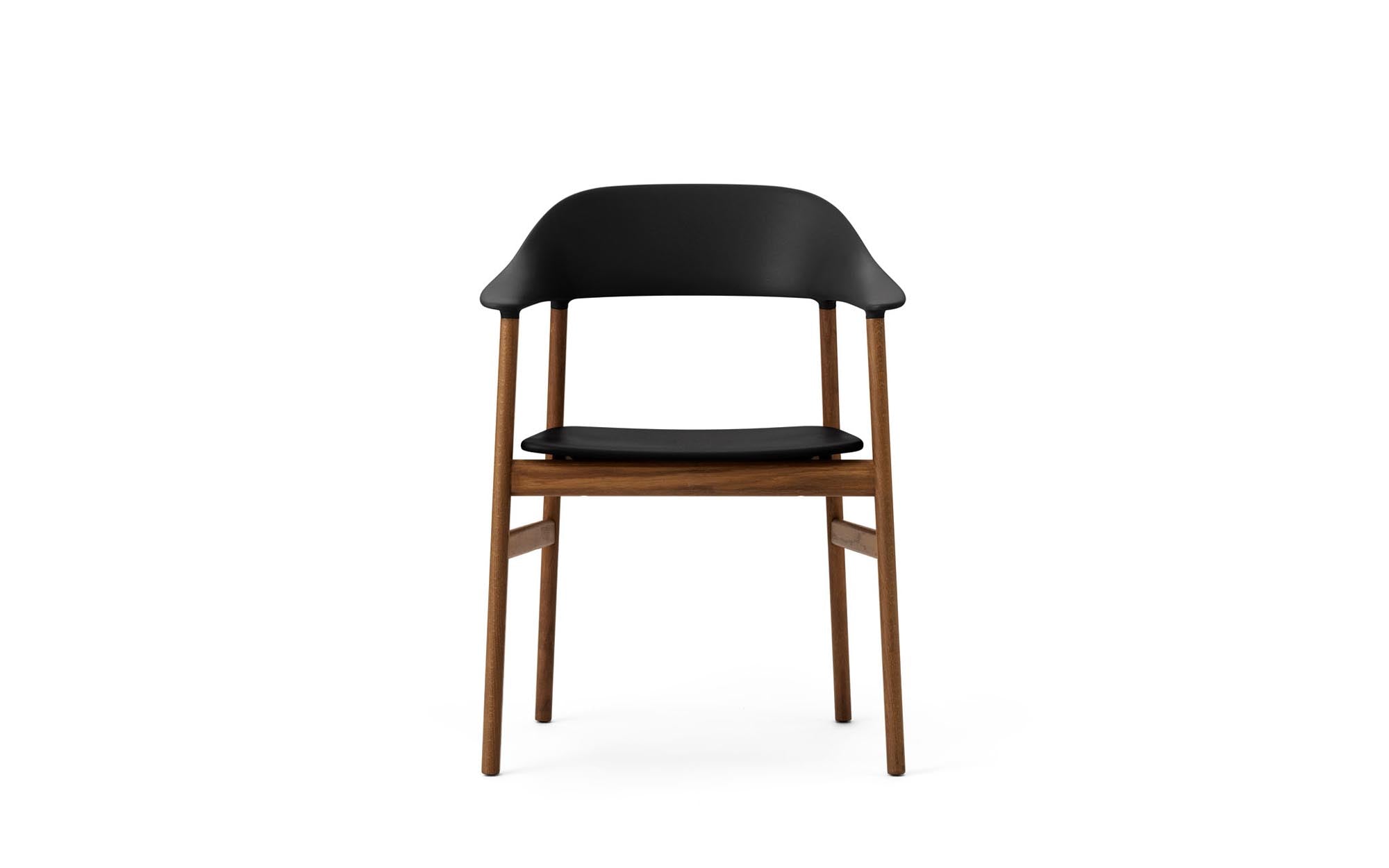Herit Armlehnstuhl von Normann Copenhagen: Elegante Linien und hochwertige Materialien vereinen sich in diesem skandinavischen Klassiker.