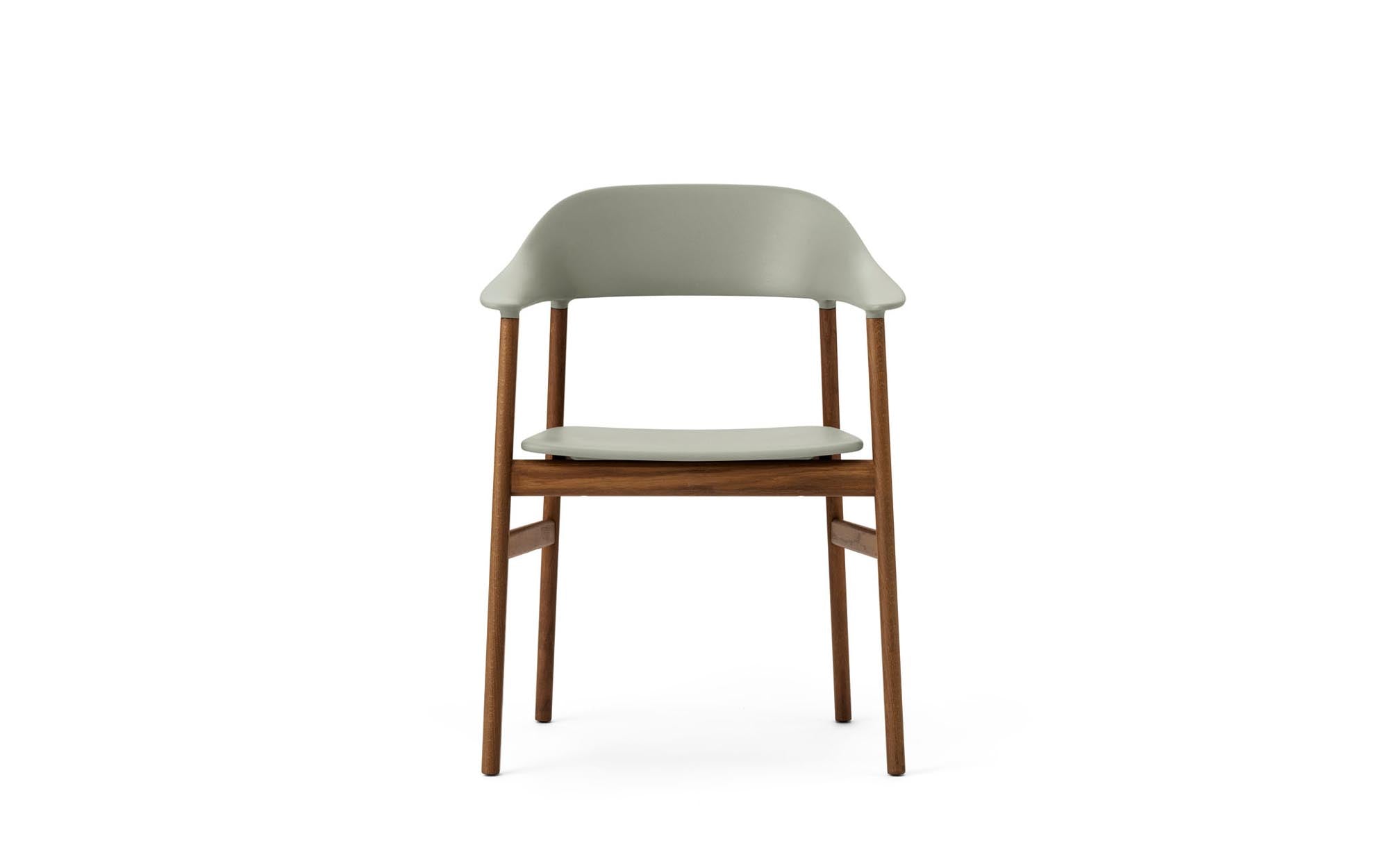 Herit Armlehnstuhl von Normann Copenhagen: Dänisches Design trifft auf moderne Materialien für höchsten Sitzkomfort und zeitlose Eleganz.
