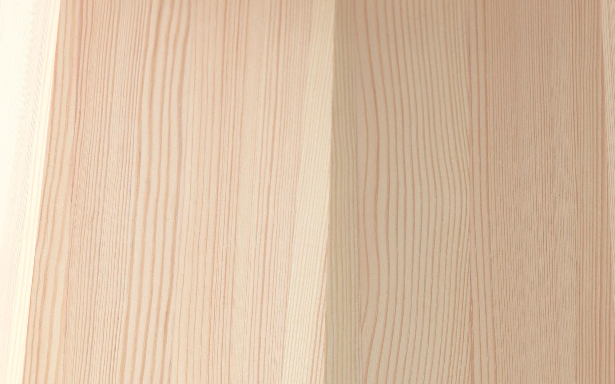 Stilvoller Pine Tisch in Dunkelgrau von Normann Copenhagen: skulptural, nachhaltig und ideal für jedes moderne Zuhause.