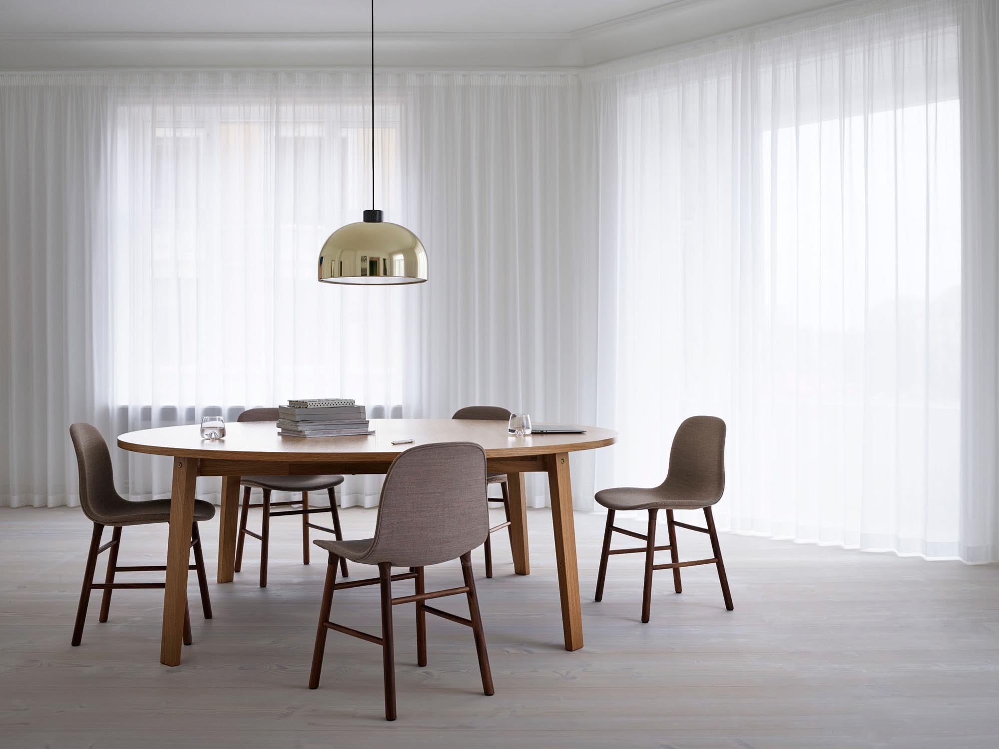 Slice Tisch Vol. 2 rund – skandinavische Eleganz von Normann Copenhagen.