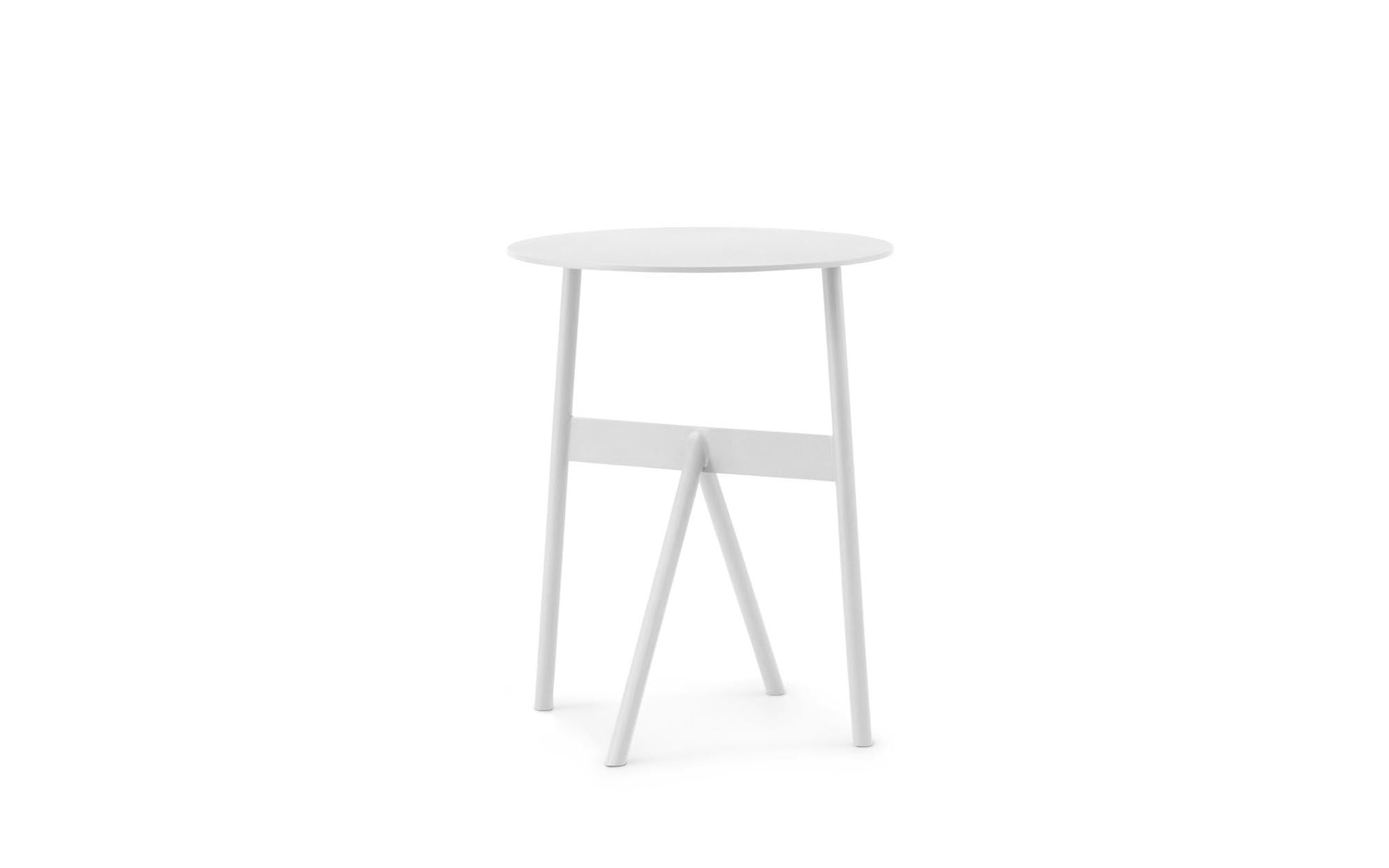 Stock Tisch von Normann Copenhagen: Minimalistisches Design-Highlight.