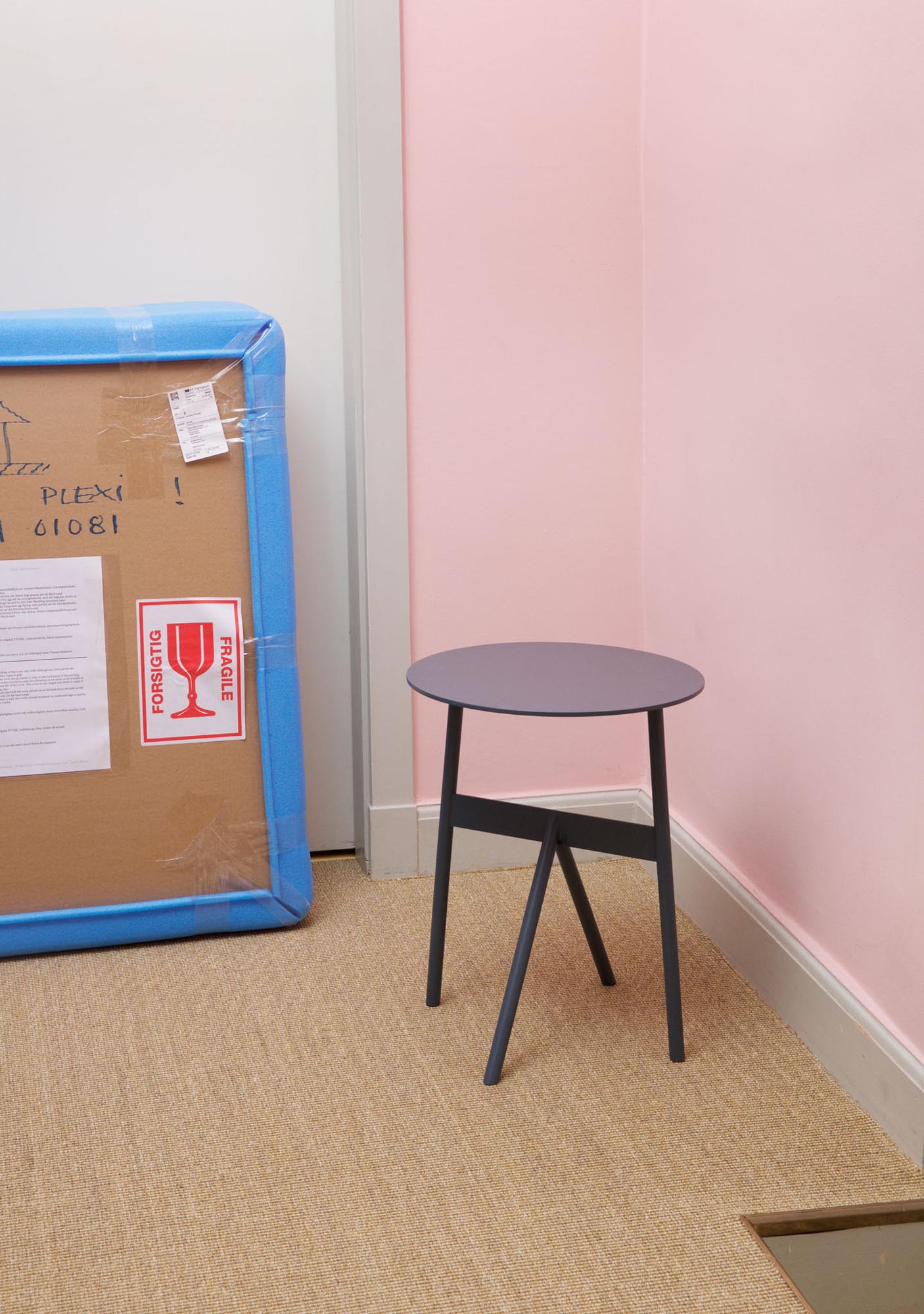 Stock Tisch von Normann Copenhagen: Minimalistisches Design-Highlight.