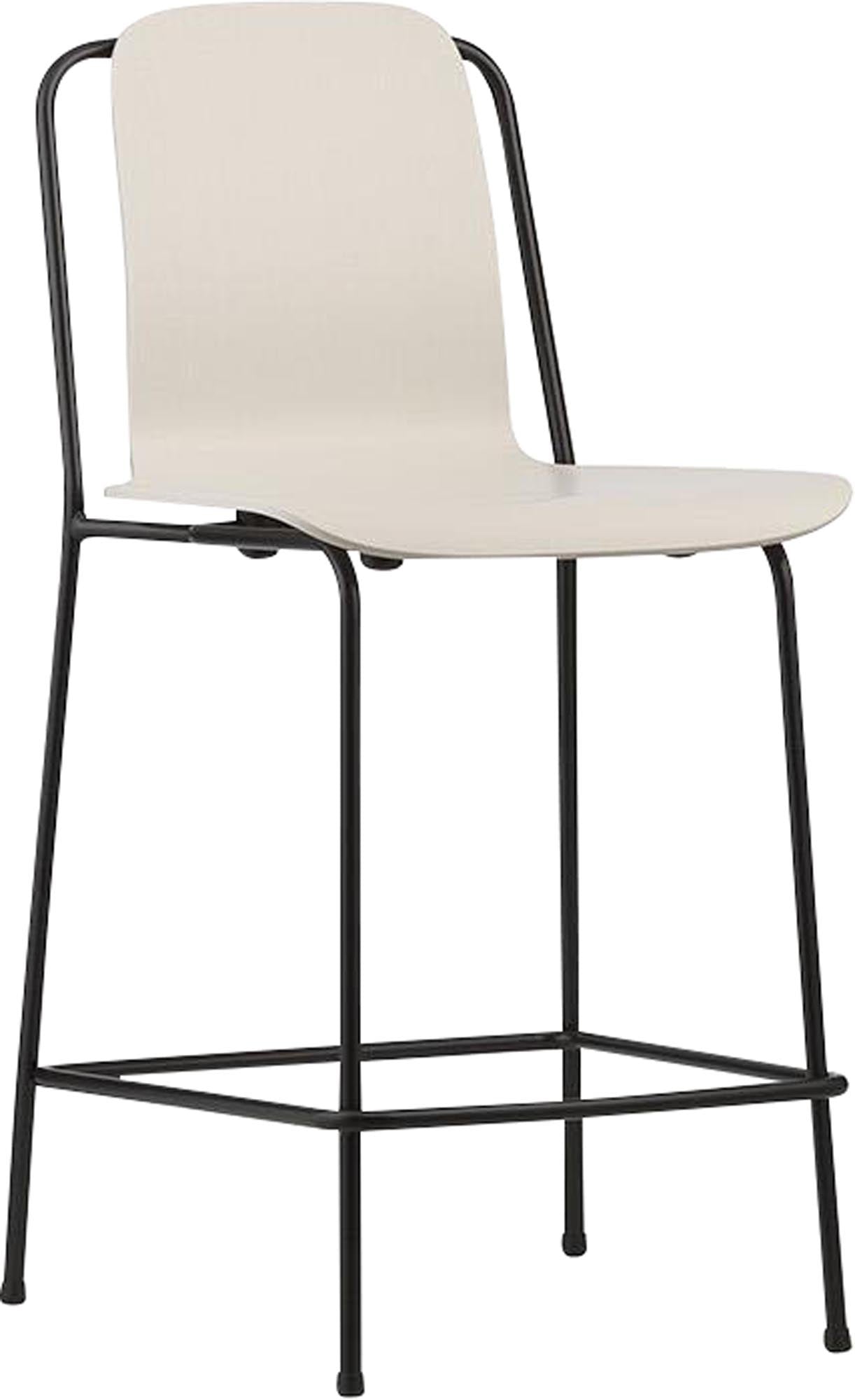 Eleganter Barstuhl von Normann Copenhagen, vereint skandinavisches Design mit Funktionalität, perfekt für moderne Küchen und Bars.