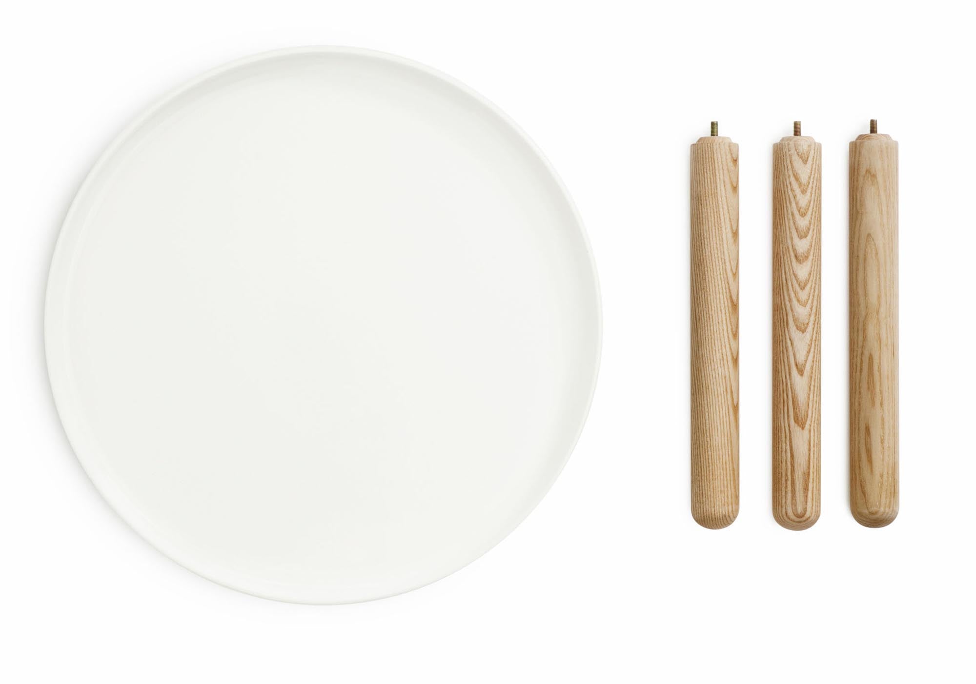 Grosser Tablo Tisch: Zeitloses Design von Normann Copenhagen.