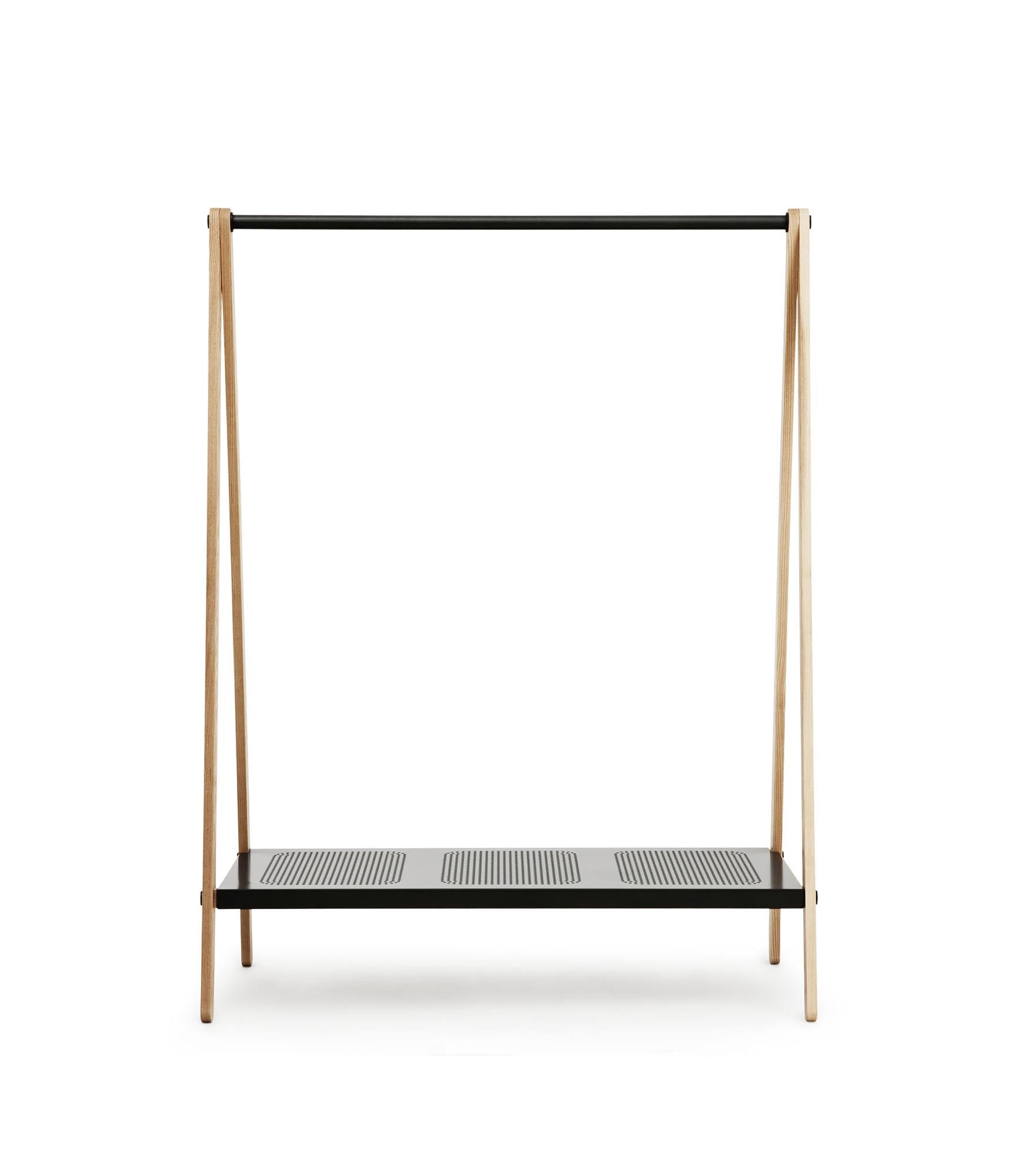 Toj Kleiderständer gross: Stilvolle Ordnung für moderne Räume.