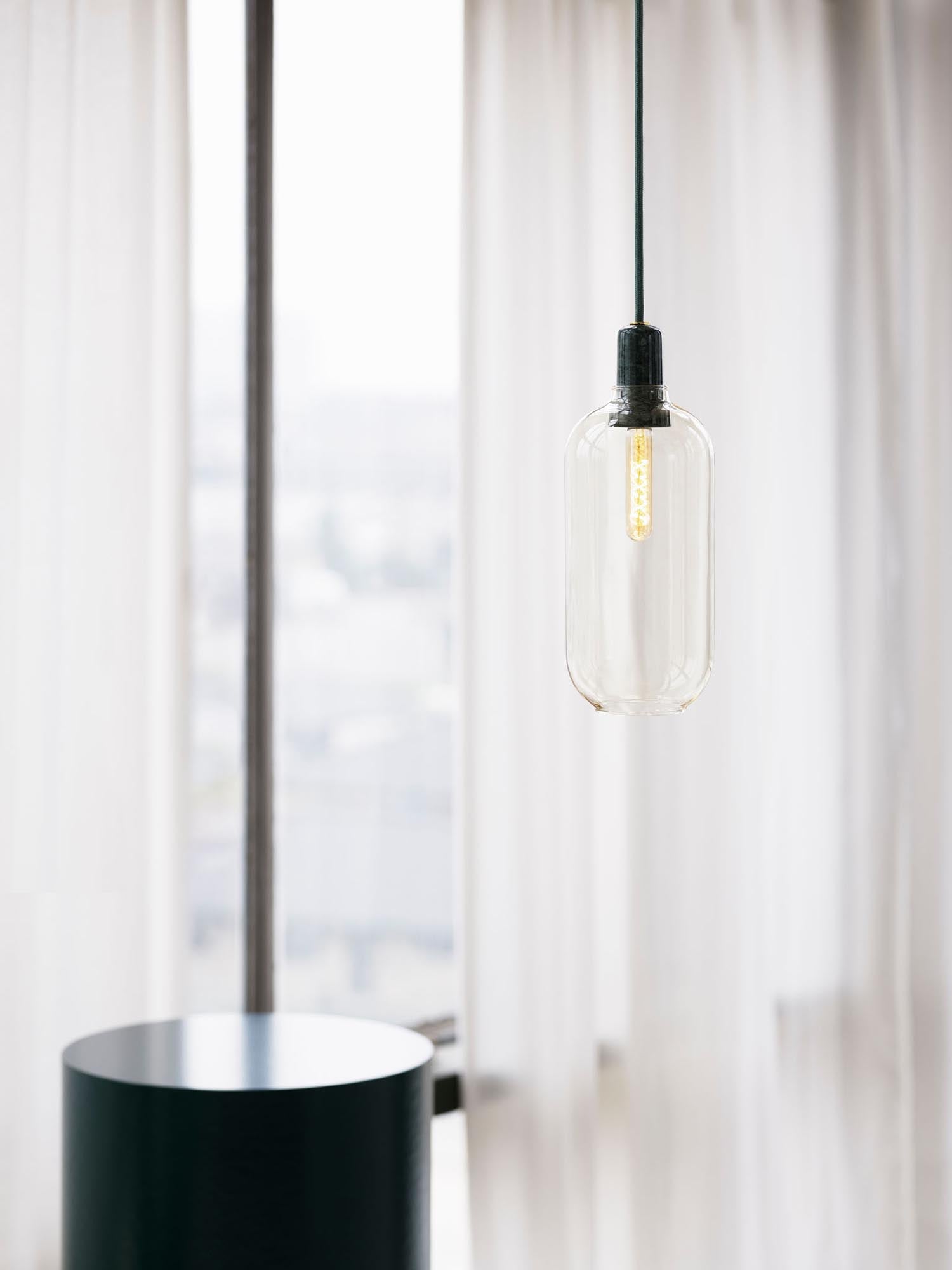 Zeitlose Amp Lampe gross EU: Skandinavisches Design von Normann.