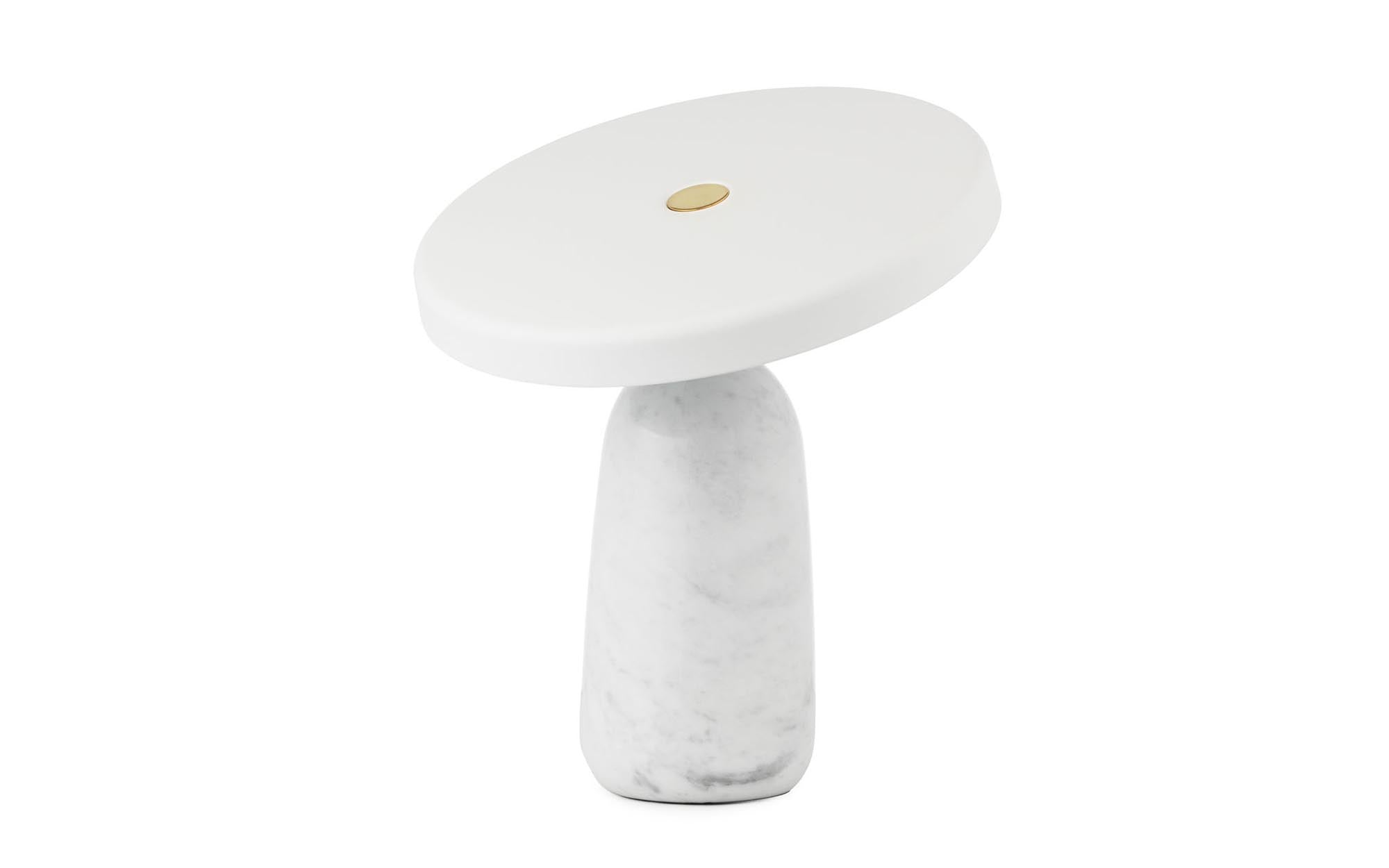 Eddy Tischlampe von Normann Copenhagen: Stilvolle Akzentbeleuchtung mit modernem, skandinavischem Flair für jedes Zuhause.