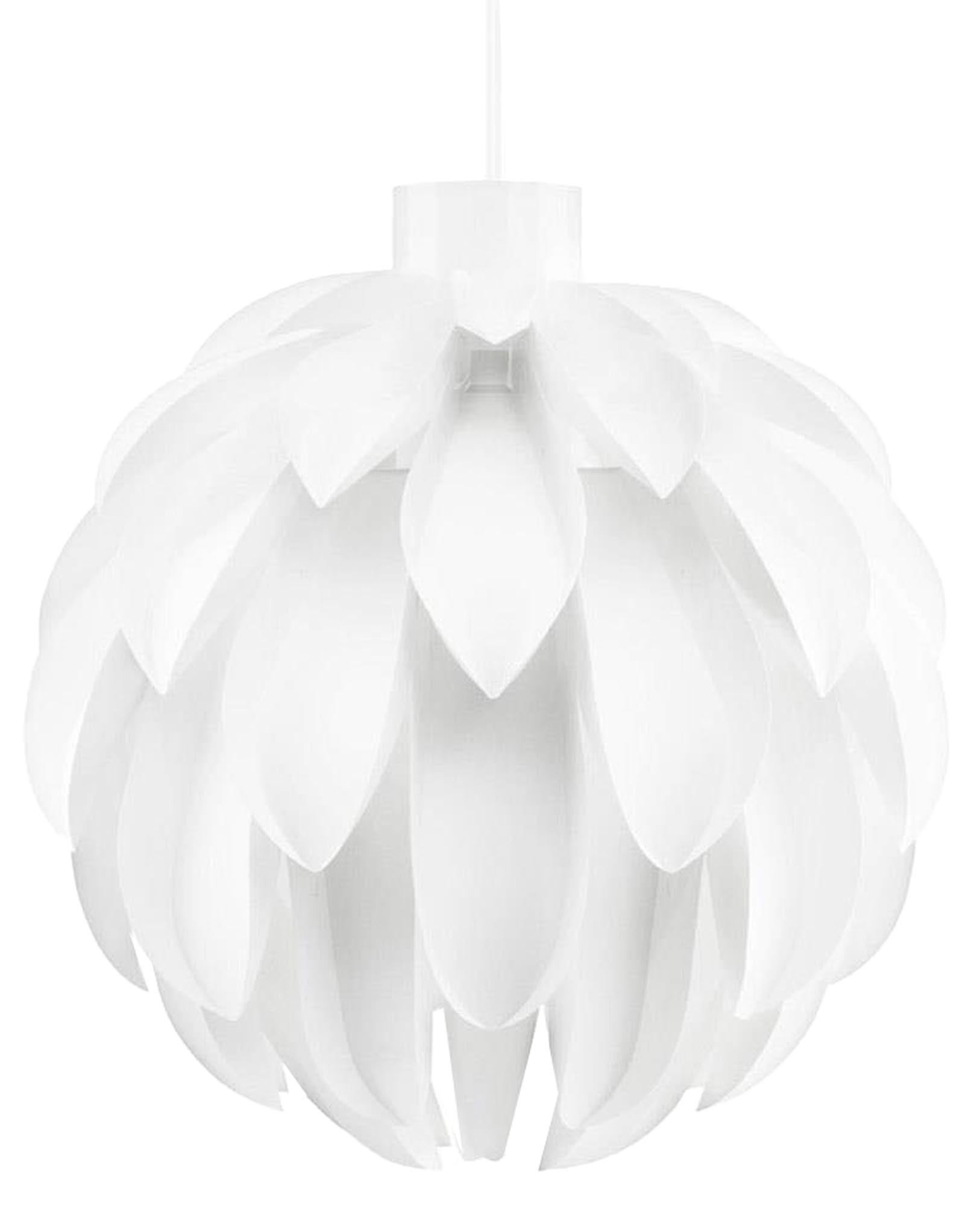 Entdecken Sie die Norm 12 Pendelleuchte XGroß von Normann Copenhagen – skandinavisches Design, sanftes Licht und einfache Selbstmontage.