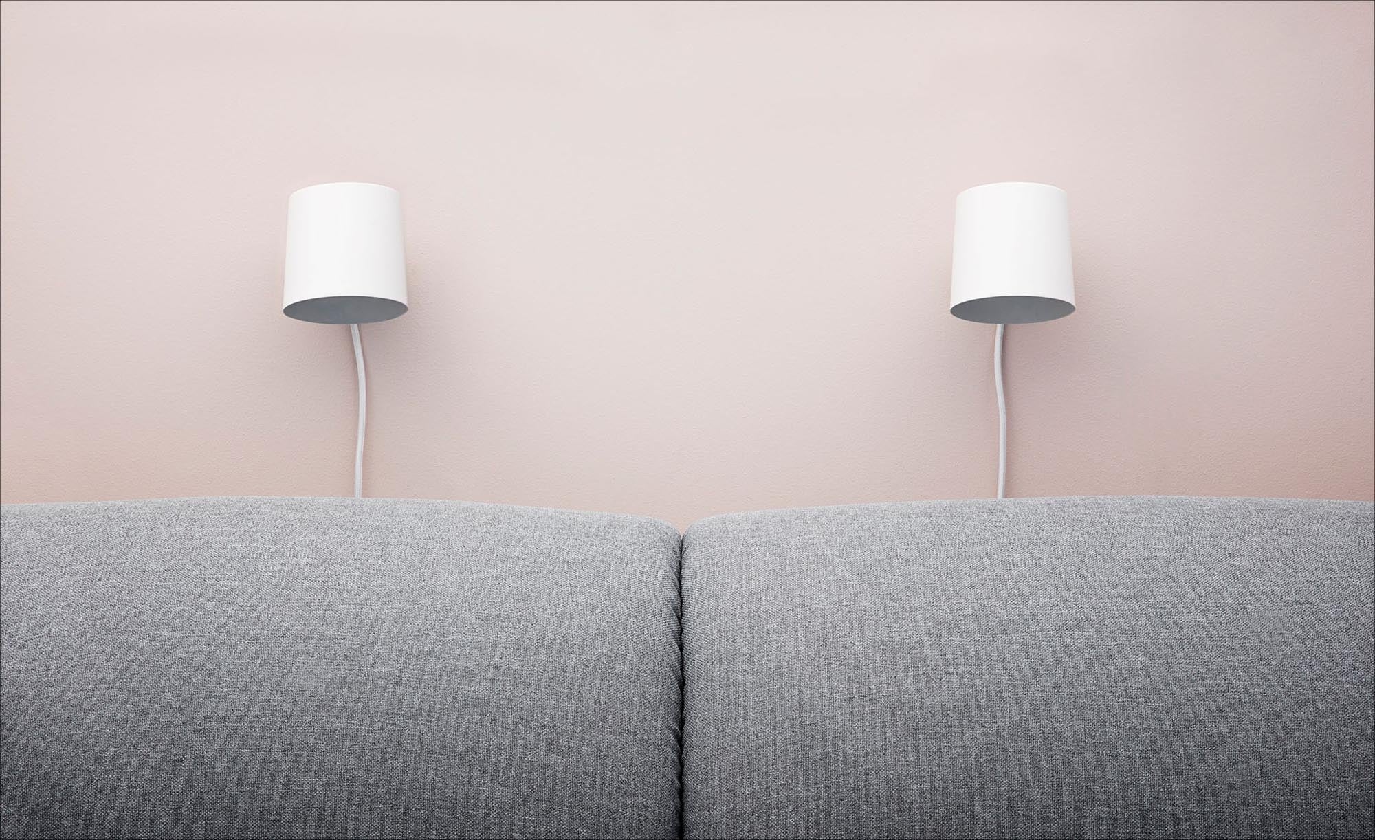 Entdecken Sie die Rise Wandleuchte EU Weiß von Normann Copenhagen – eine stilvolle Kombination aus modernem Design und flexibler Lichtgestaltung für jeden Raum.