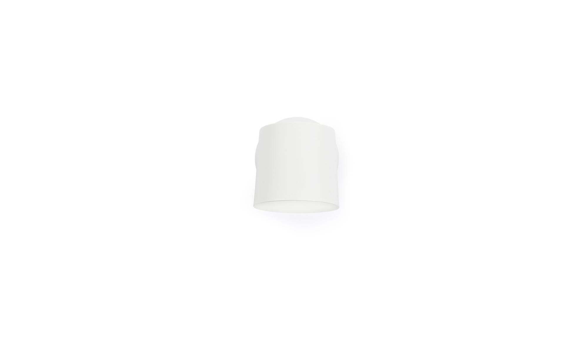 Entdecken Sie die elegante Rise Wandleuchte von Normann Copenhagen. Minimalistisches Design trifft auf flexible Lichtgestaltung – ideal für jeden Raum.