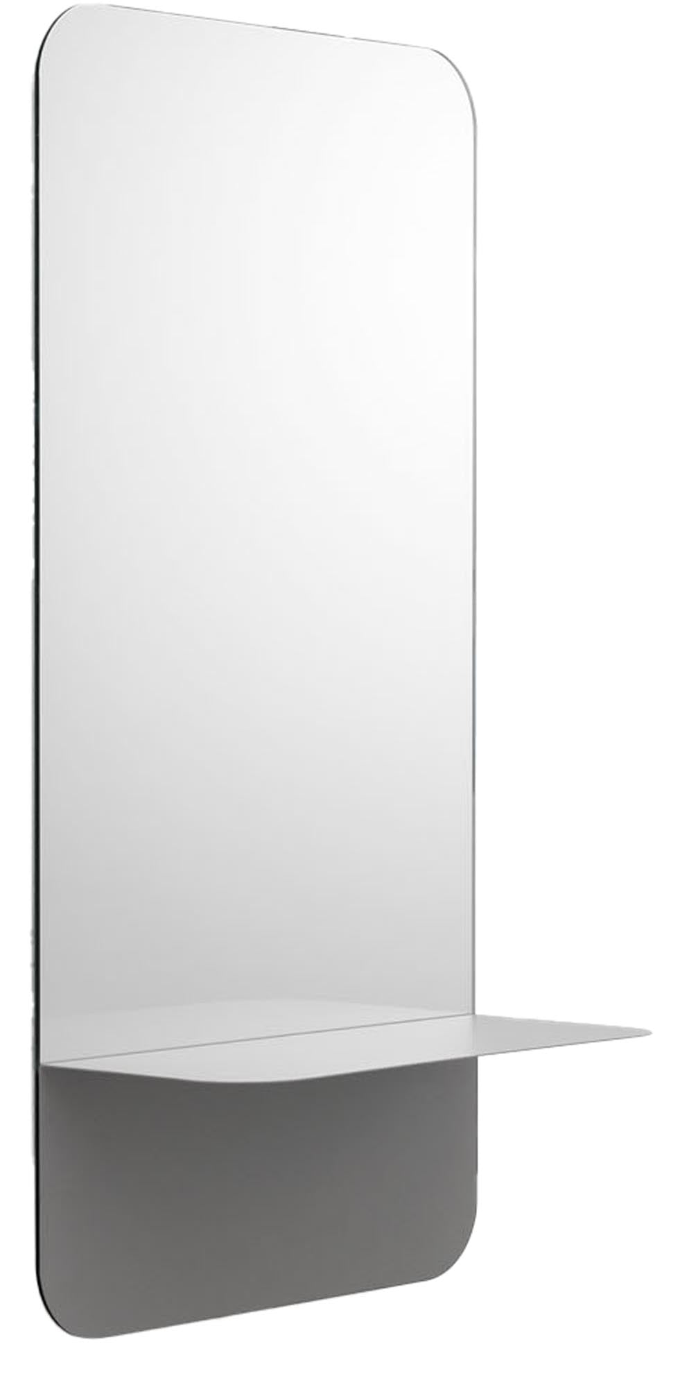 Stilvoller Wandspiegel mit integriertem Regal von Normann Copenhagen.