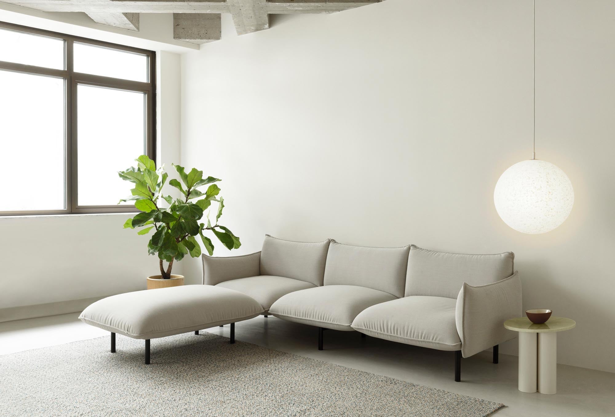 Eleganter Dit Beistelltisch von Normann Copenhagen – perfektes Designstück für jedes moderne Wohnambiente.