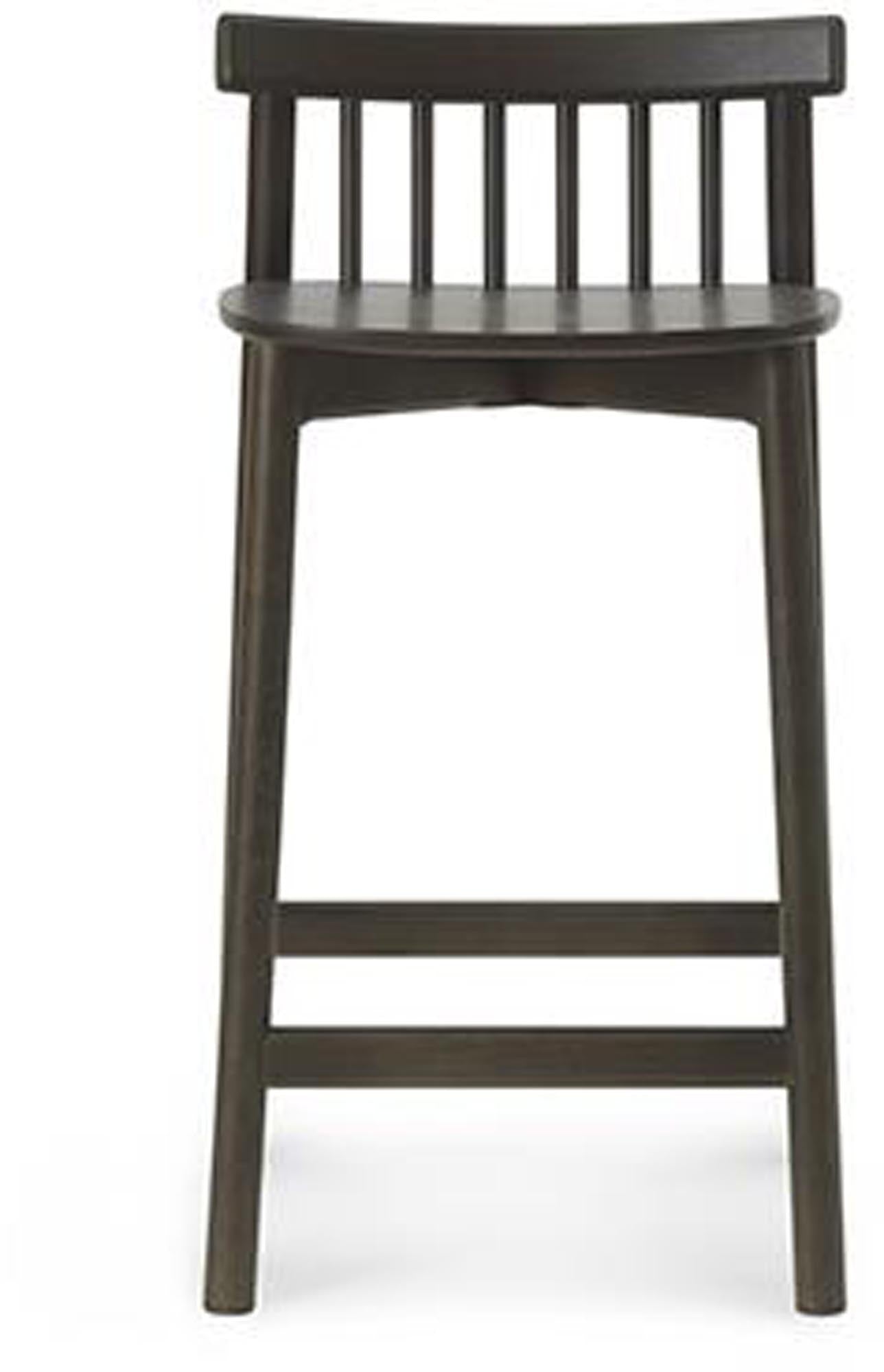 Entdecken Sie den Pind Barhocker von Normann Copenhagen – ein elegantes Designstück aus feinstem Eschenholz, das modernen Komfort bietet.