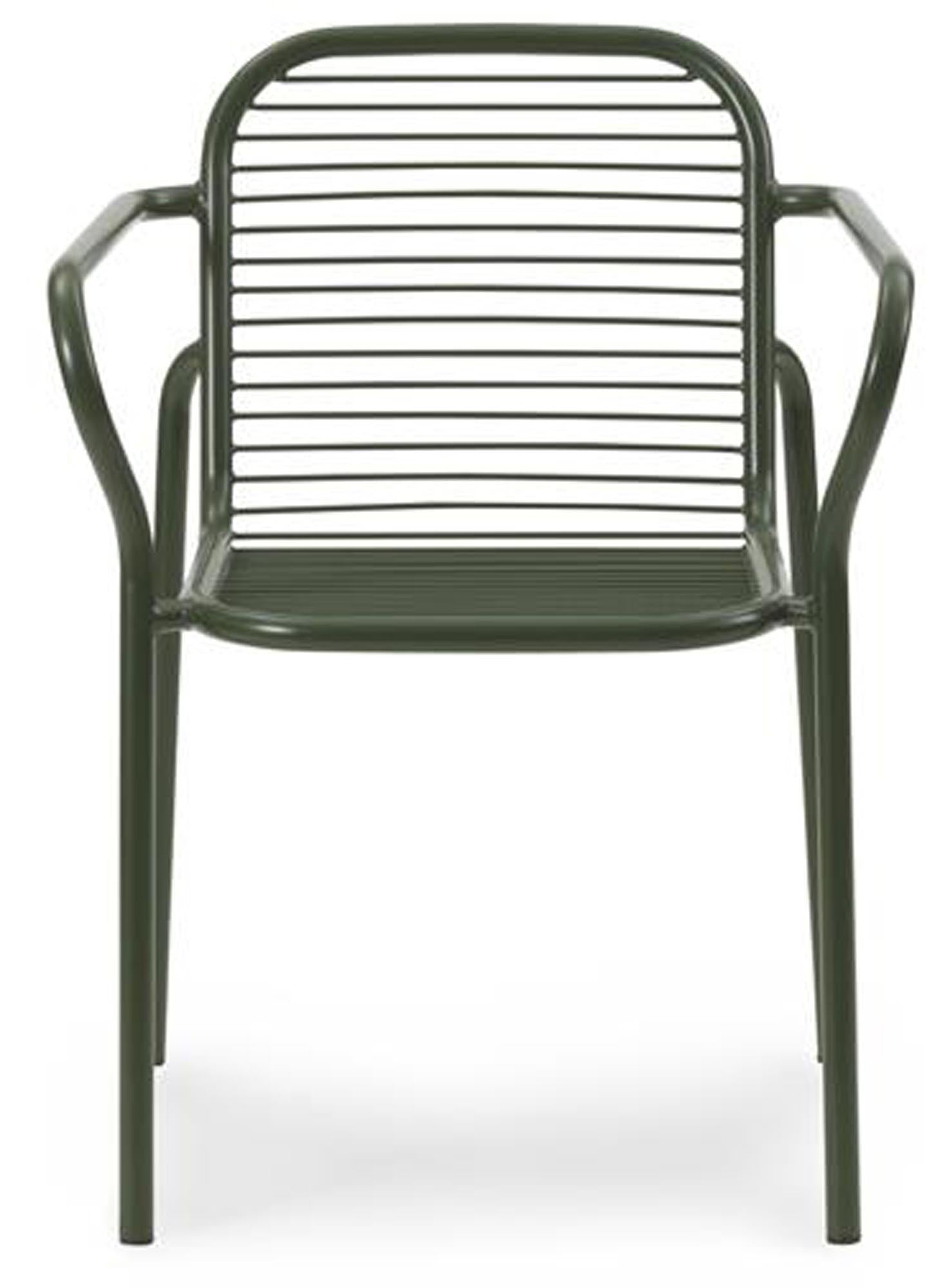 Vig Armlehnstuhl von Normann Copenhagen: Eleganz und Langlebigkeit für stilvolle Außenbereiche. Ideal für entspannte Stunden im Freien.