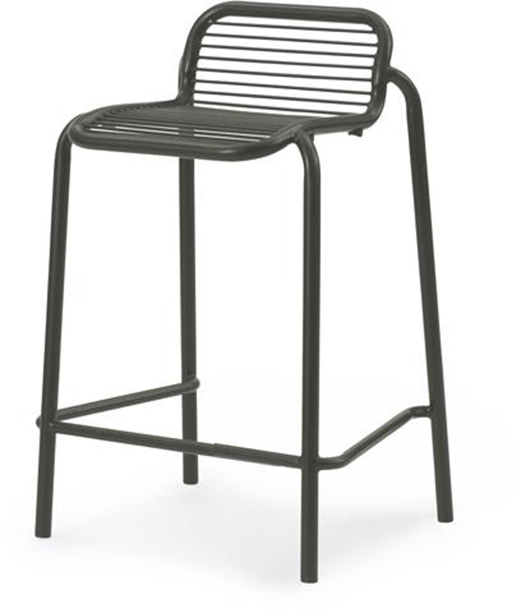Entdecken Sie den Vig Barhocker von Normann Copenhagen: elegantes Design, platzsparend stapelbar, robust aus pulverbeschichtetem Stahl und wahlweise mit edlem Robinienholz.