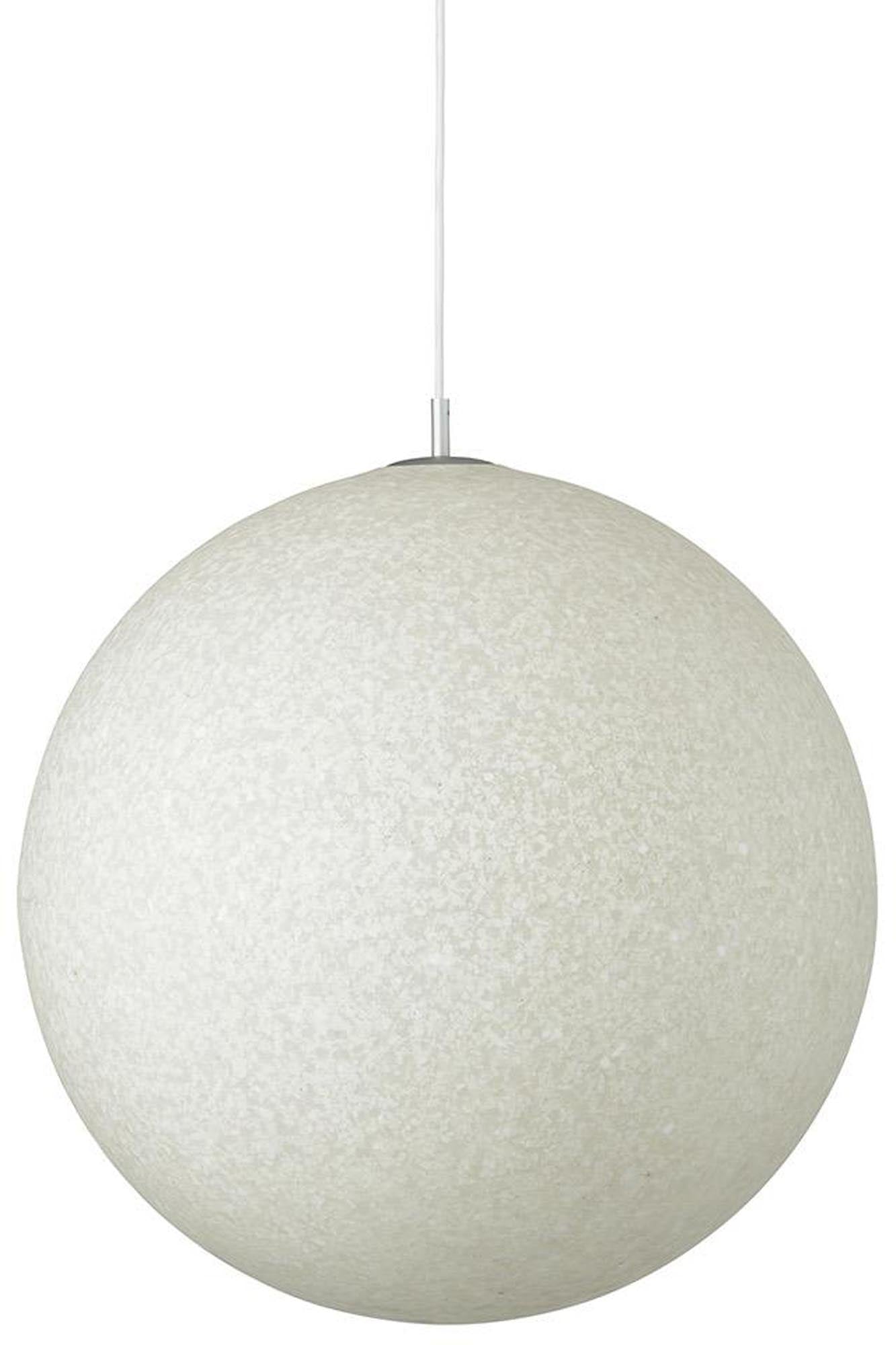 Erleben Sie die Pix Pendelleuchte von Normann Copenhagen – ein zeitloses Design aus 100 % recyceltem Kunststoff, das nachhaltige Eleganz in Ihr Zuhause bringt.