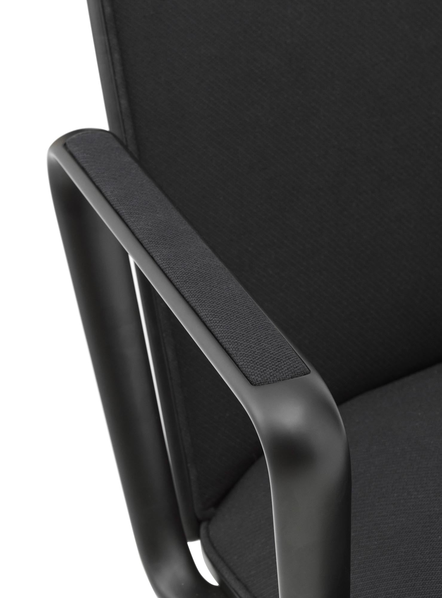 Luxuriöser Pad Drehsessel aus schwarzer Eiche von Normann Copenhagen.