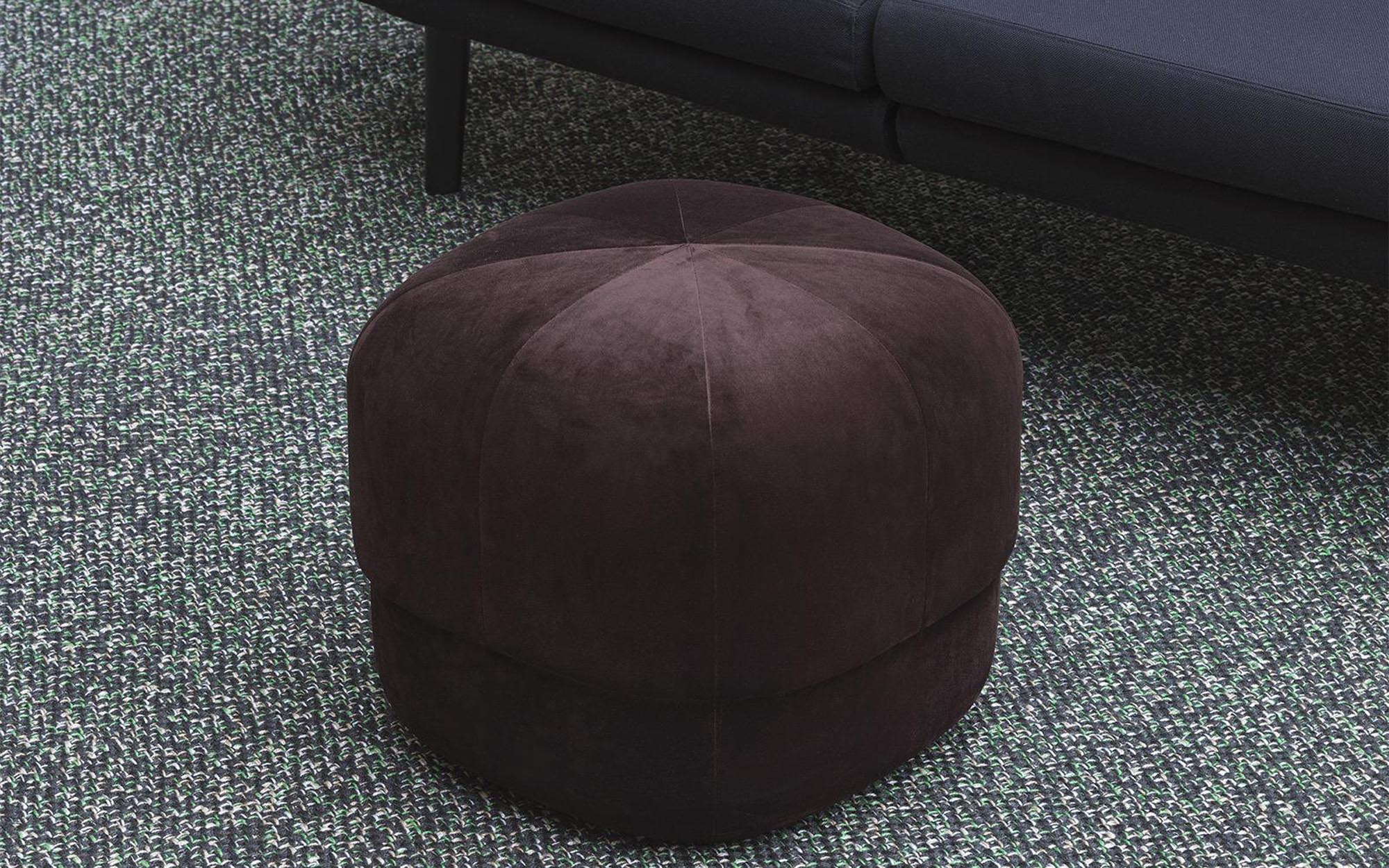 Circus Pouf Klein coffee/Velour in  präsentiert im Onlineshop von KAQTU Design AG. Pouf ist von Normann Copenhagen