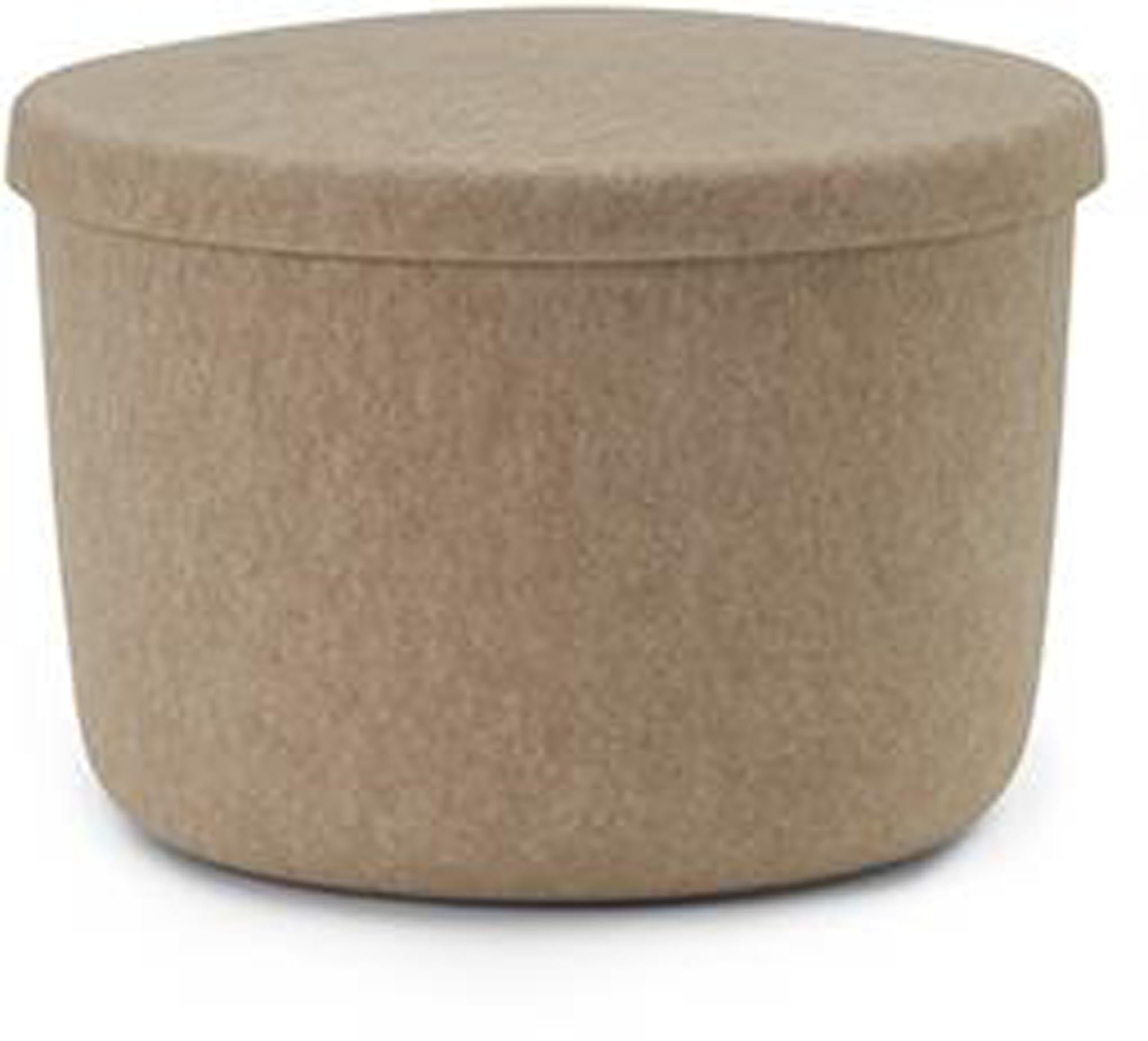Kompakter Hide Storage Pouf von Normann Copenhagen: Stilvolles Design aus recyceltem PET, ideal für kreative Aufbewahrungslösungen und gemütliches Sitzen.