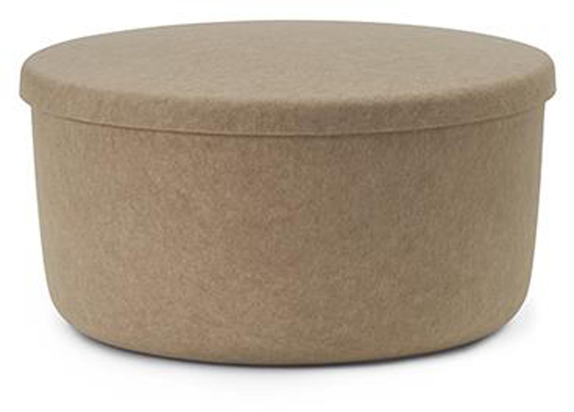Eleganter Pouf mit verstecktem Stauraum, ideal für modernes Wohnen.