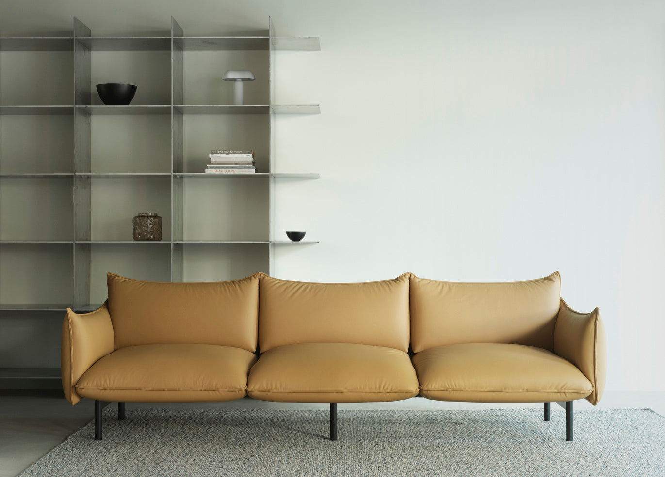 Ark 3er Sofa in Gelb / Schwarz präsentiert im Onlineshop von KAQTU Design AG. 3er Sofa ist von Normann Copenhagen