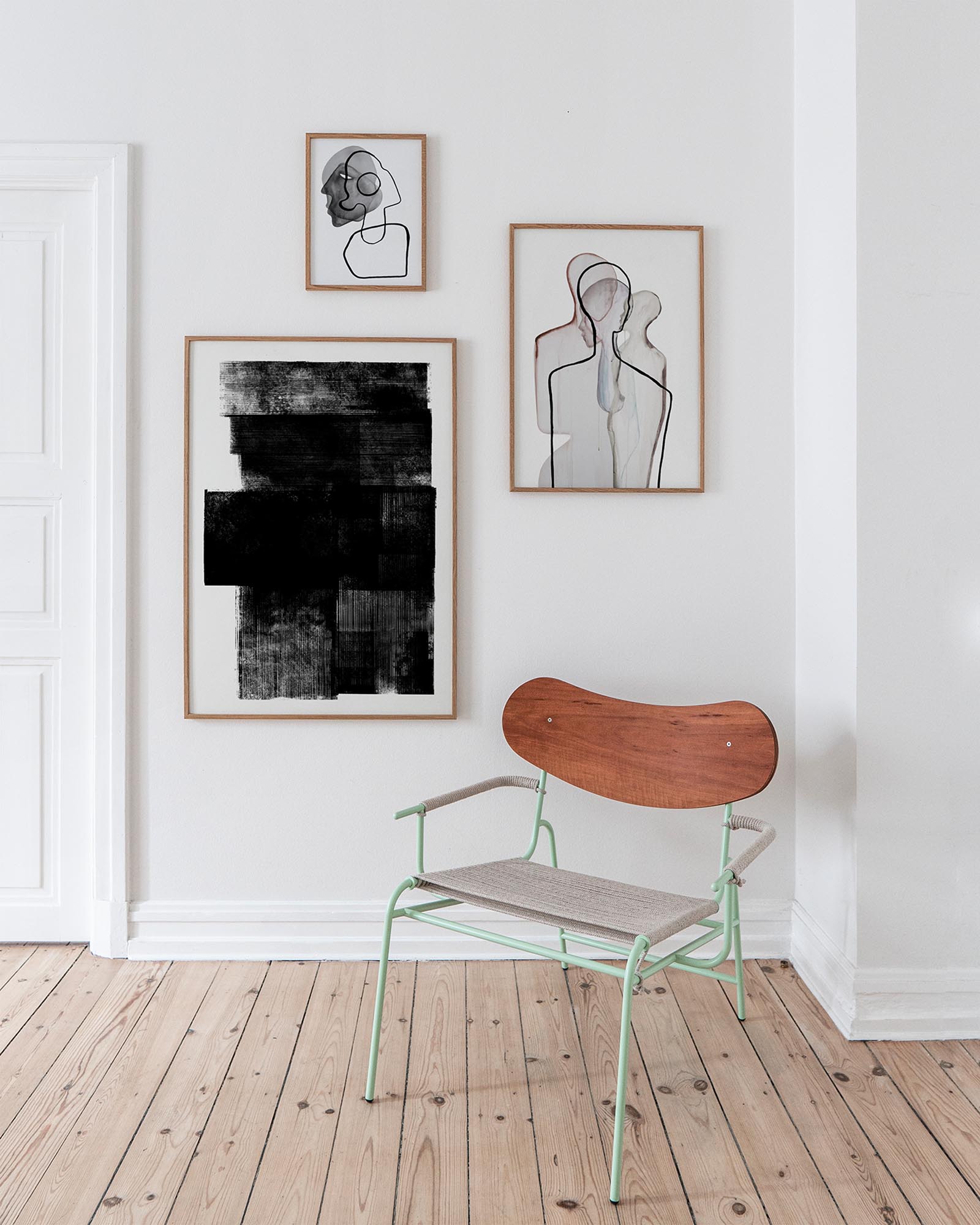 "Mother" Kunstdruck von Paper Collective: Ein kunstvolles Statement für die Stärke und Zärtlichkeit der Mutterschaft. Ideal für jedes Zuhause.