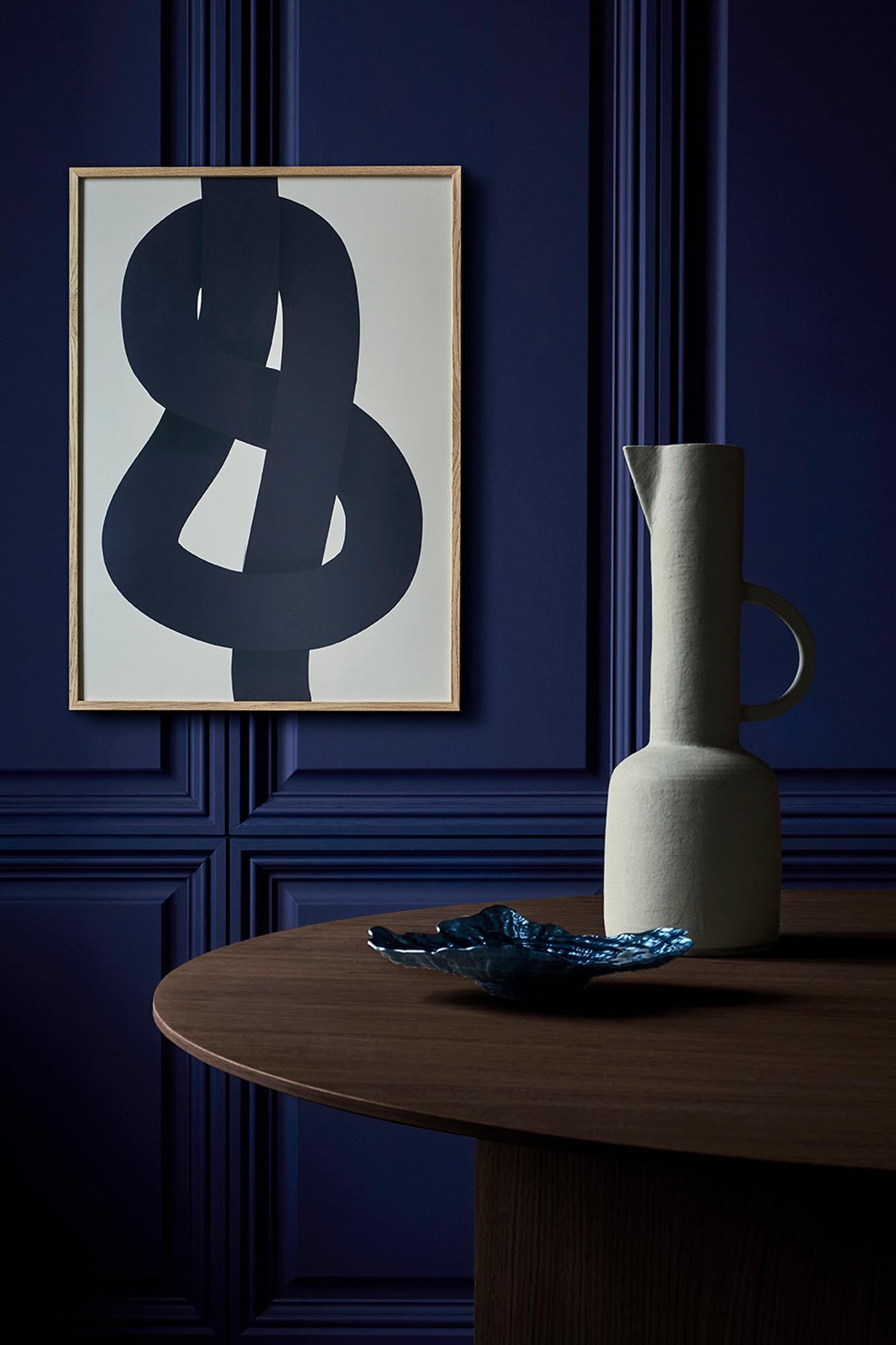 Entdecken Sie "The Knot" von Paper Collective – ein minimalistischer Kunstdruck, der Ästhetik und soziale Verantwortung vereint.