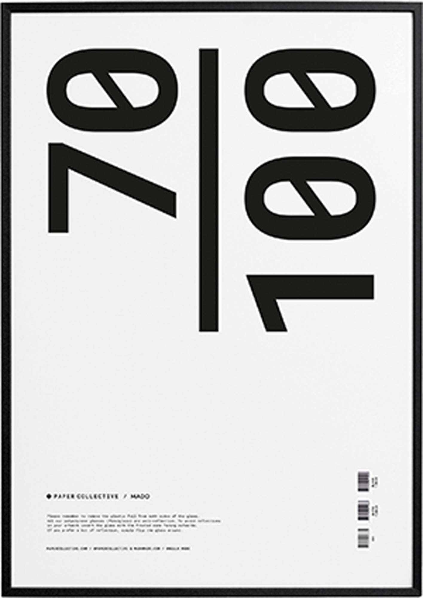 Hochwertiger Bilderrahmen aus massiver Eiche von Paper Collective, ideal für nachhaltige und stilvolle Kunstpräsentation in jedem Raum.