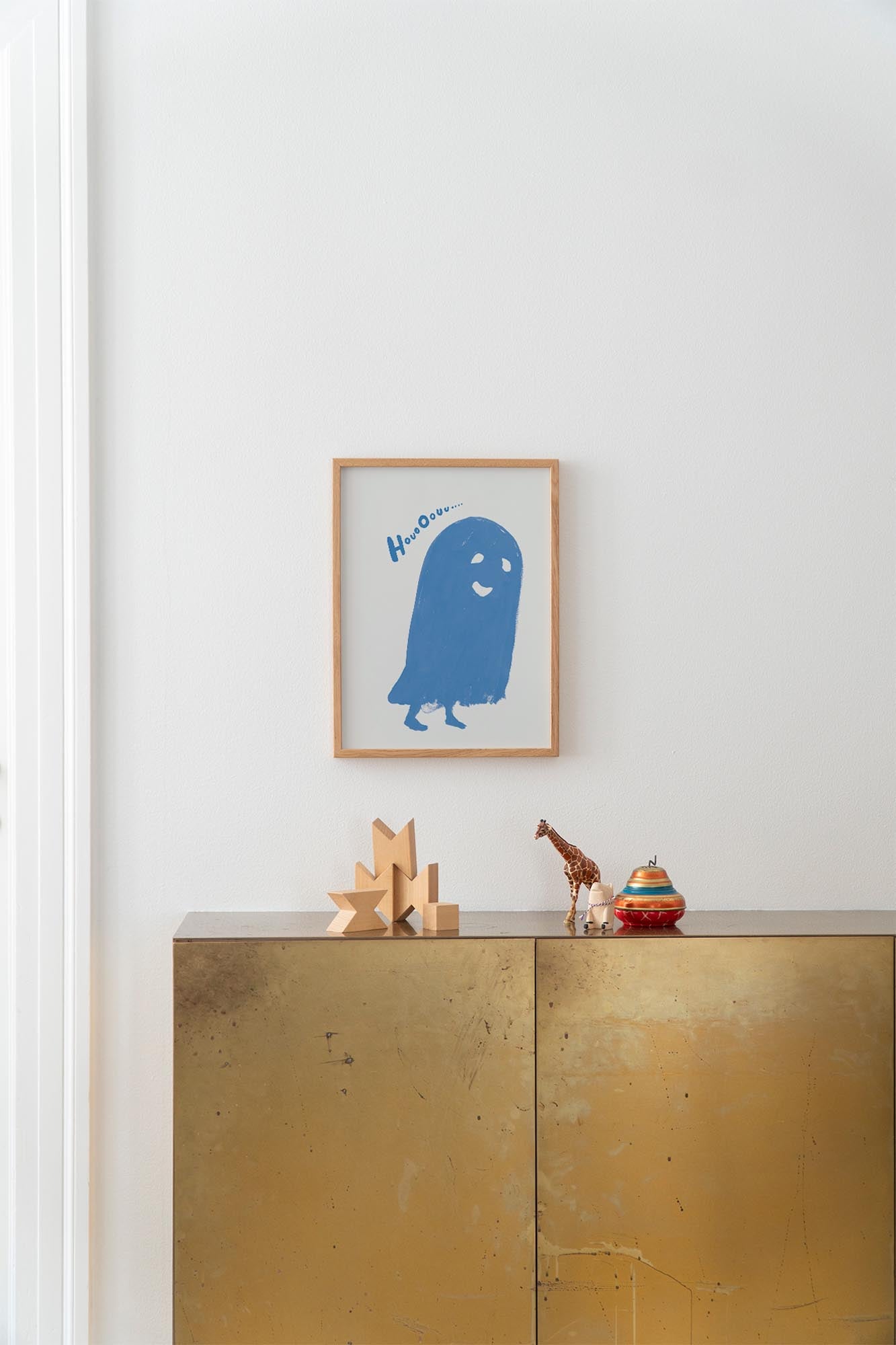 Entdecken Sie den HouoOouu Kunstdruck von Paper Collective – ein lebendiges Kunstwerk, das Ihr Zuhause mit Farbe und umweltfreundlichem Design bereichert.