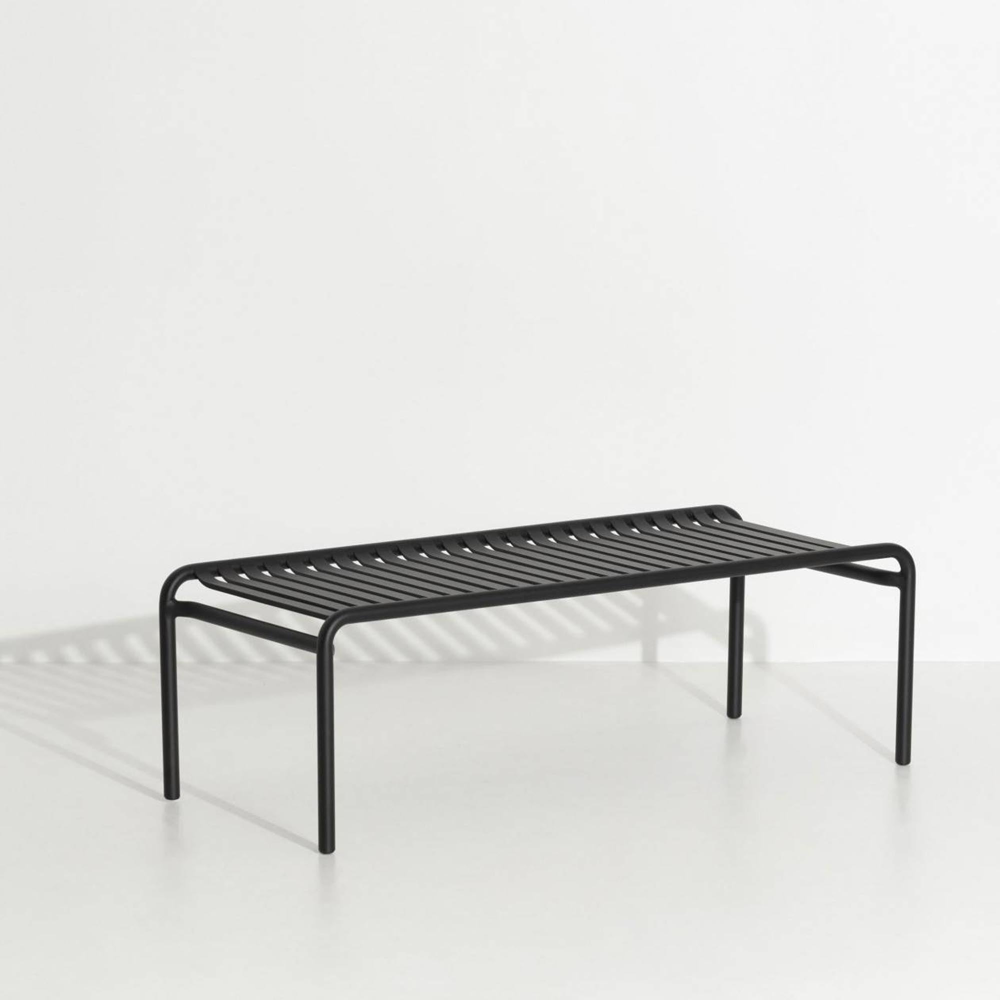 Eleganter Week-End Tisch: Ideal für zeitgemässe Outdoor-Designs.