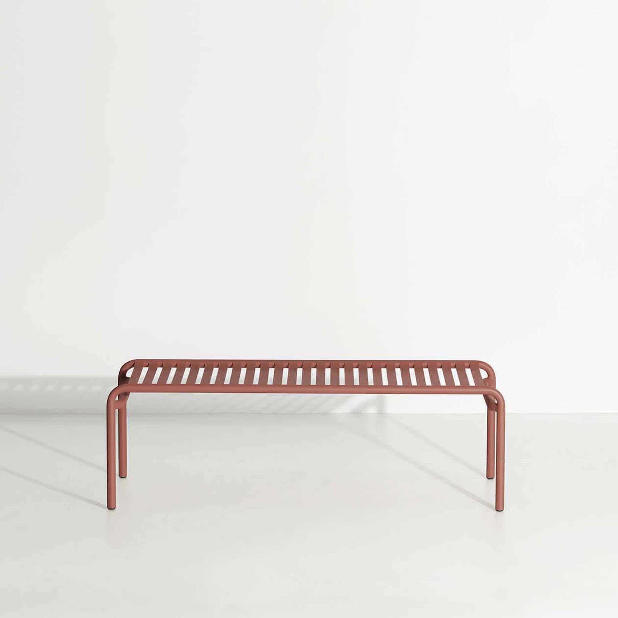 Grosser Week-End Tisch: Modernes Highlight für Ihre Outdoor-Oase.